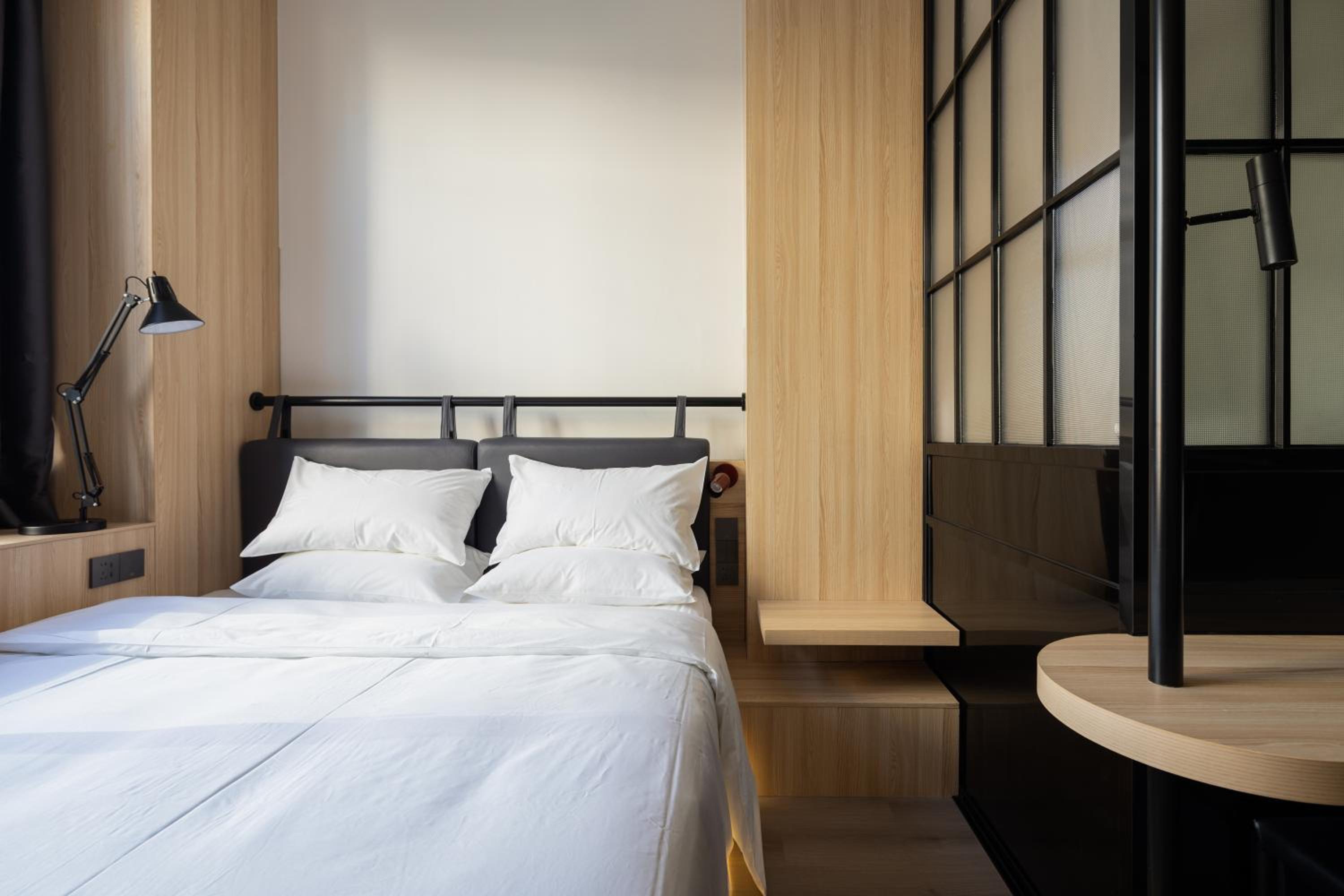Hangzhou Desti Youth Hostel West Lake-24H Reception& English Service& Cafe& Bar& Luggage Storage& Large Public Area