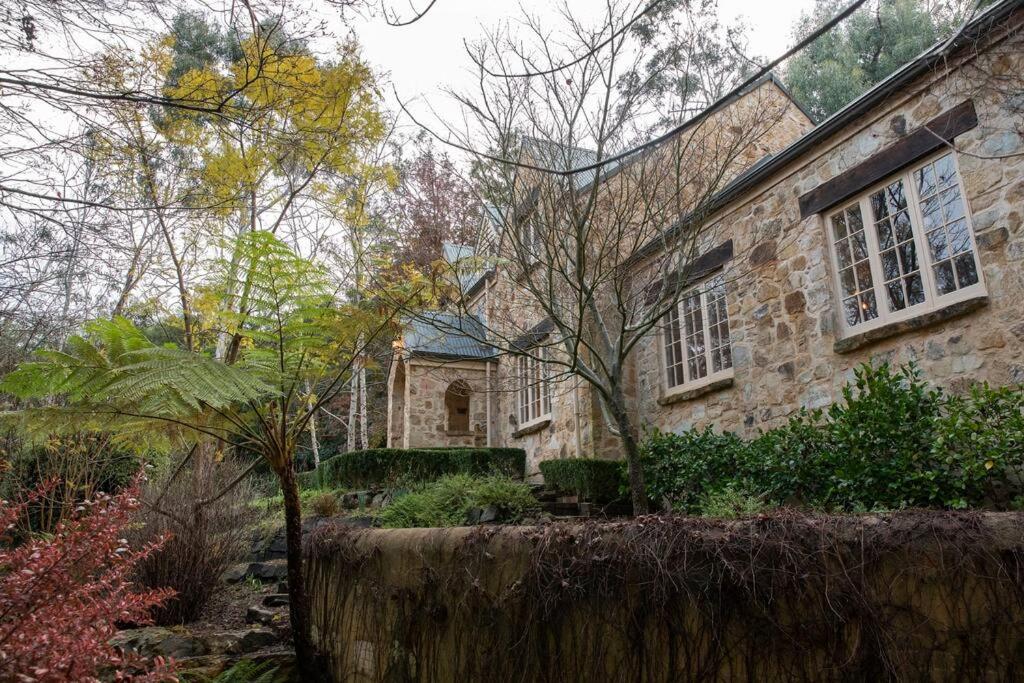 FROGWELL HOLLOW immerse into an idyllic fairytale