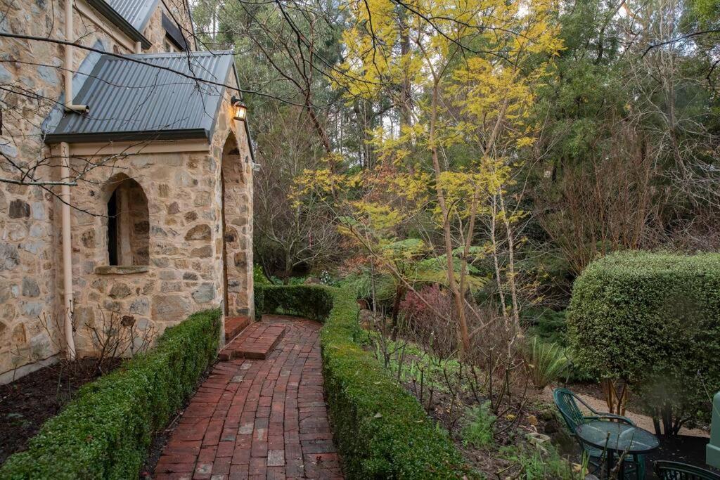 FROGWELL HOLLOW immerse into an idyllic fairytale