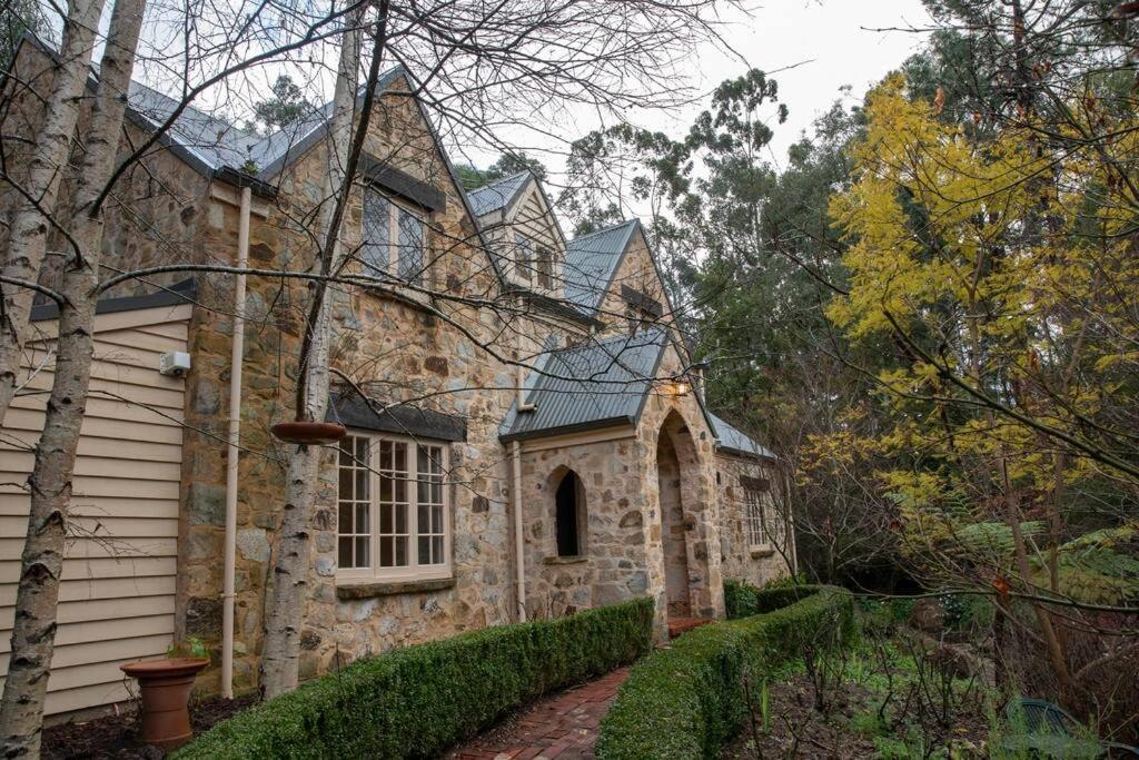 FROGWELL HOLLOW immerse into an idyllic fairytale