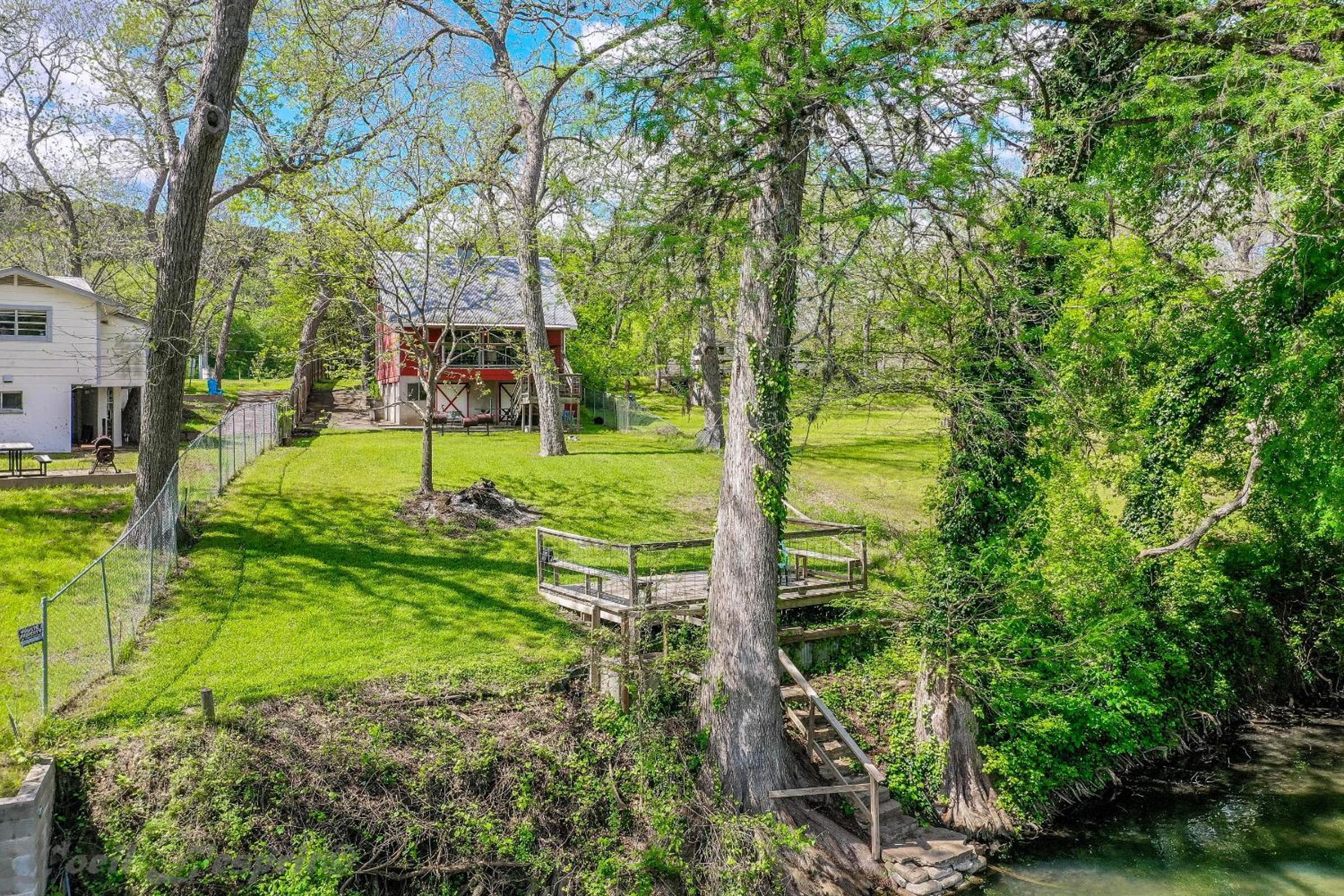 RR 9122RB Red Barn Cabin view 4