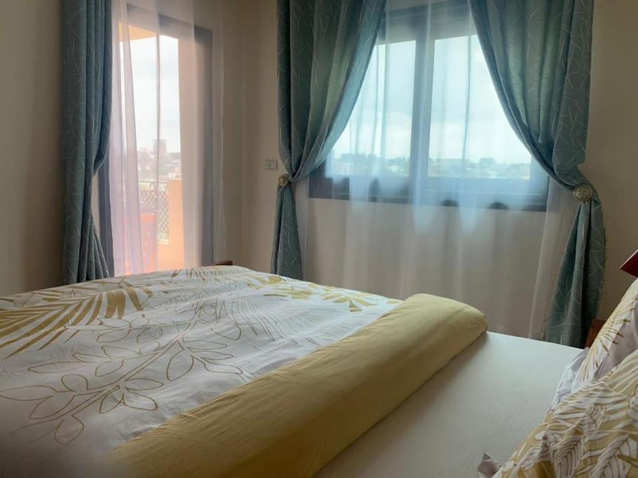Magnifique 2P près de Touristique voyage Elig-Essono Yaounde, wifi groupe électrogène et parking