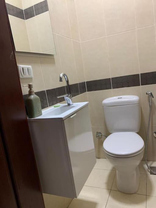 Magnifique 2P près de Touristique voyage Elig-Essono Yaounde, wifi groupe électrogène et parking