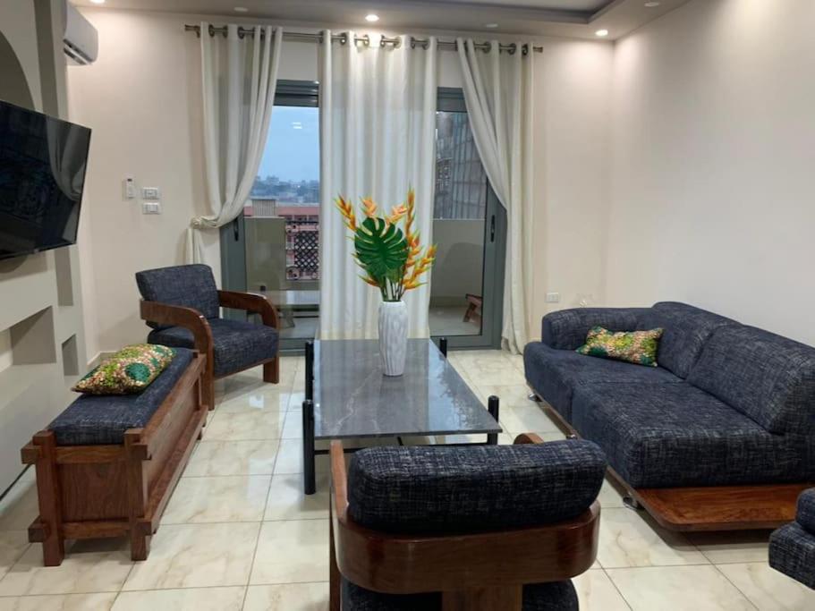 Magnifique 2P près de Touristique voyage Elig-Essono Yaounde, wifi groupe électrogène et parking