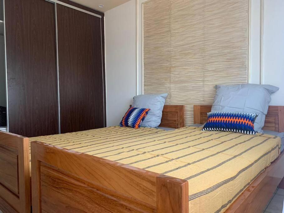 Magnifique 2P près de Touristique voyage Elig-Essono Yaounde, wifi groupe électrogène et parking