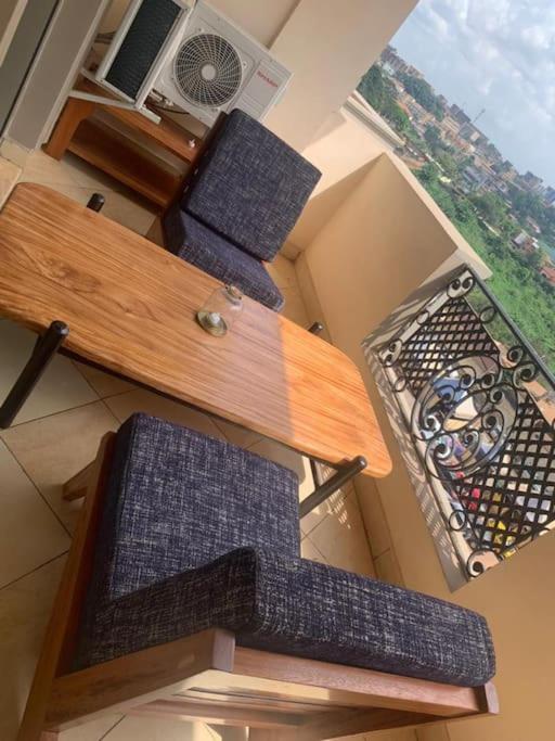 Magnifique 2P près de Touristique voyage Elig-Essono Yaounde, wifi groupe électrogène et parking
