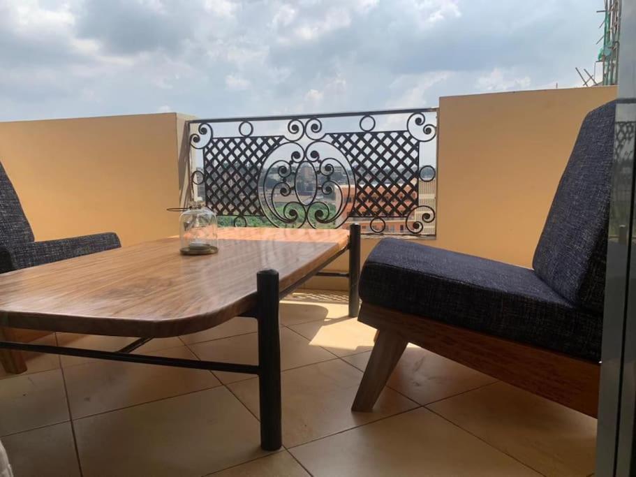 Magnifique 2P près de Touristique voyage Elig-Essono Yaounde, wifi groupe électrogène et parking