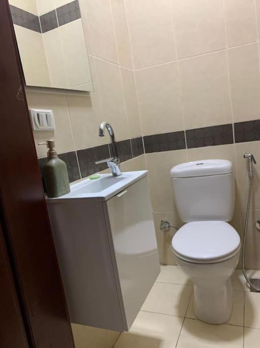 Magnifique 2P près de Touristique voyage Elig-Essono Yaounde, wifi groupe électrogène et parking