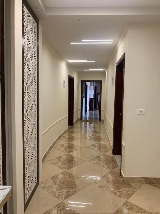 Magnifique 2P près de Touristique voyage Elig-Essono Yaounde, wifi groupe électrogène et parking
