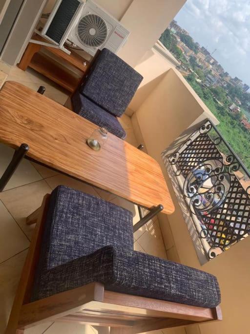 Magnifique 2P près de Touristique voyage Elig-Essono Yaounde, wifi groupe électrogène et parking