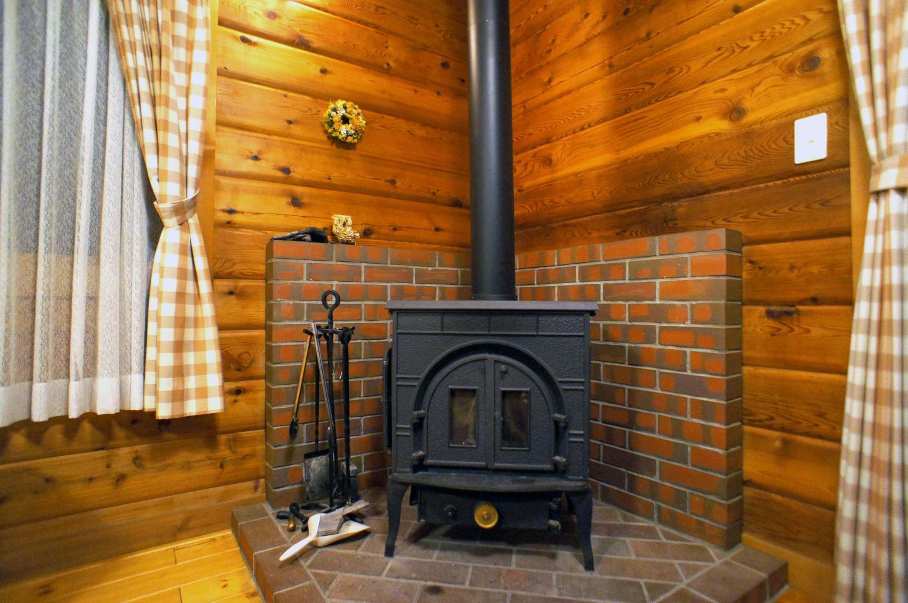 HARUNA LODGE Private log house with starry sky from the skylight, fireplace, and spacious deck BBQ view 5