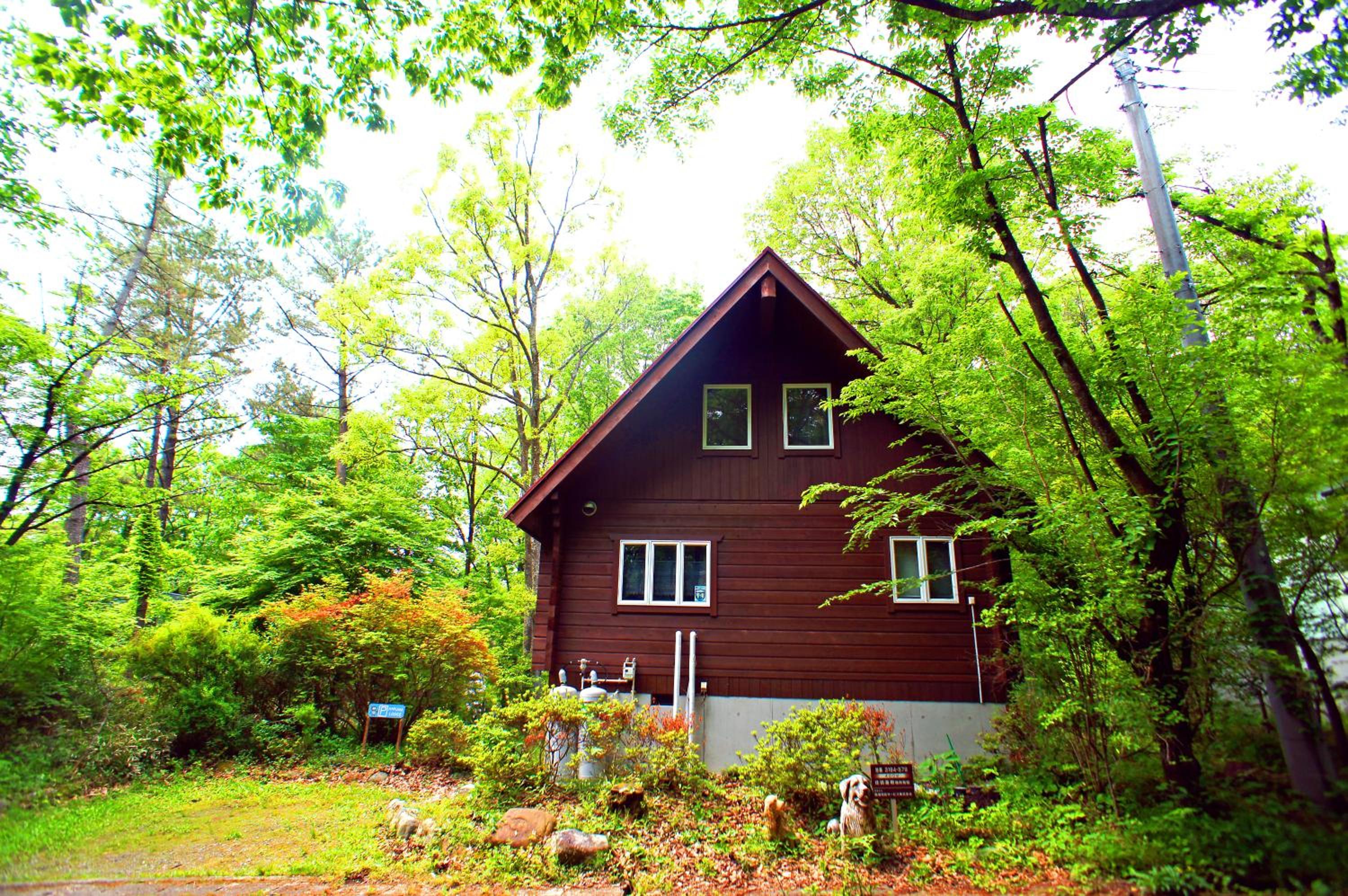 HARUNA LODGE Private log house with starry sky from the skylight, fireplace, and spacious deck BBQ view 2