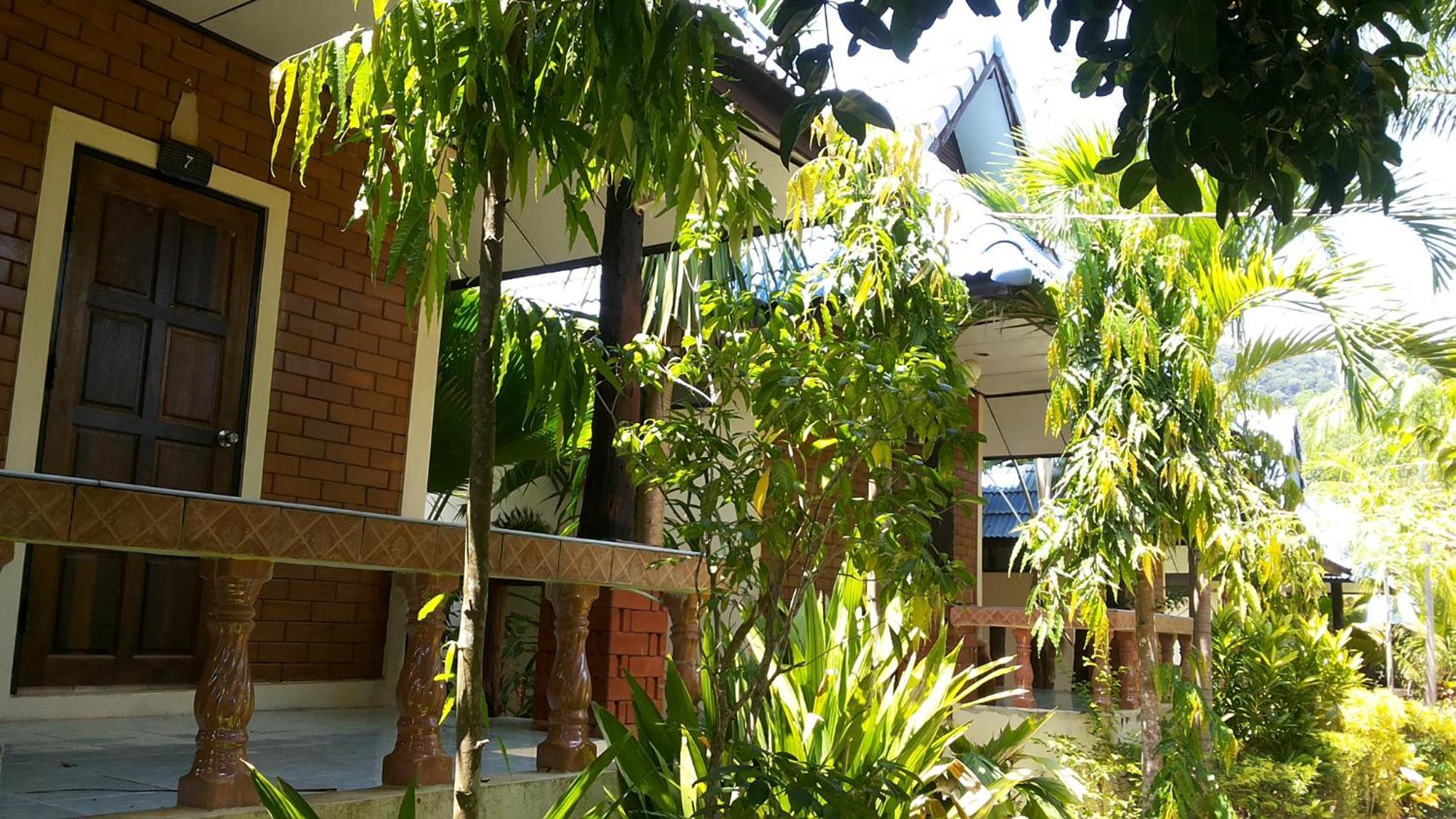 Lovely Lanta Resort