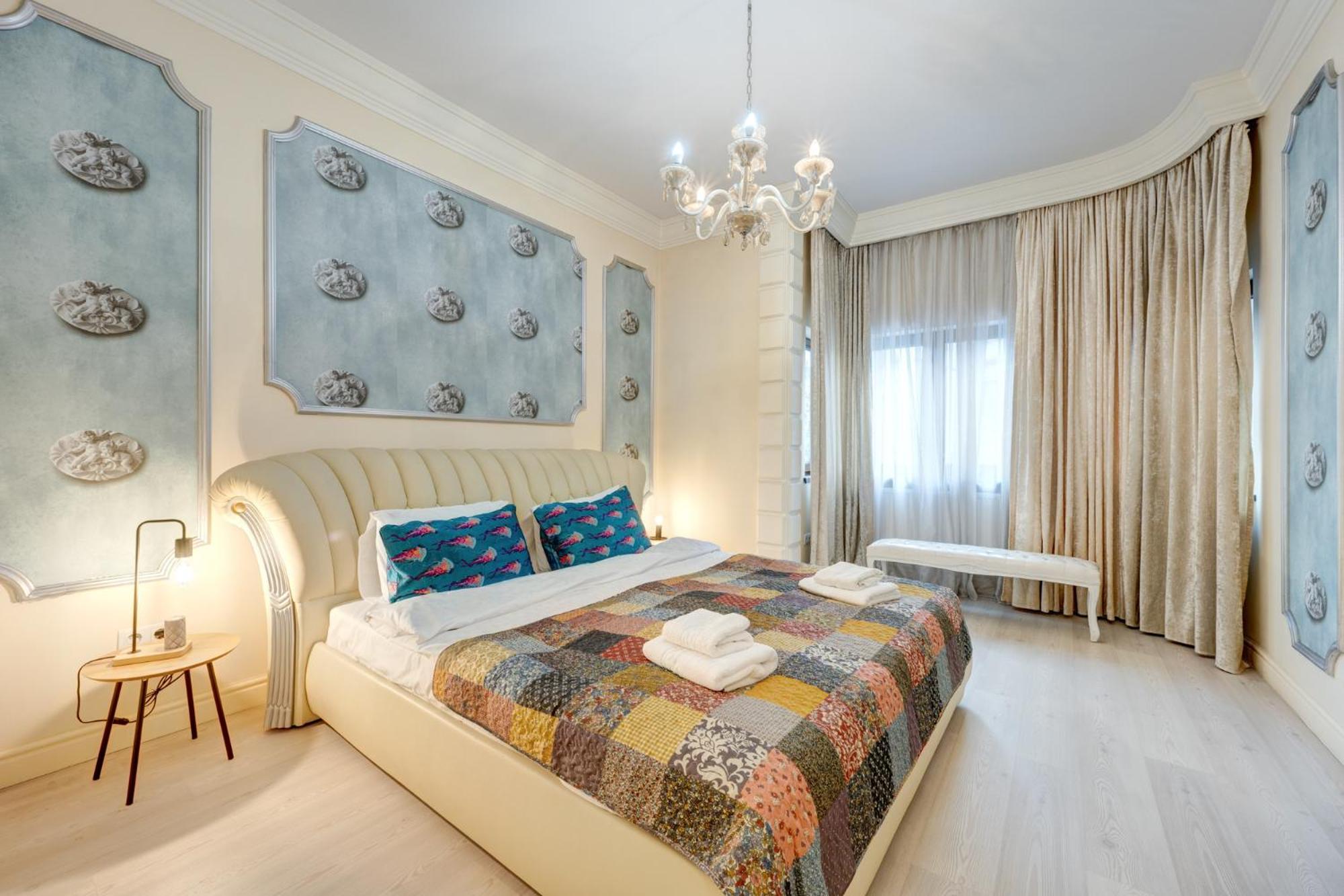 Beautiful 2BedFlatCismigiu view 3