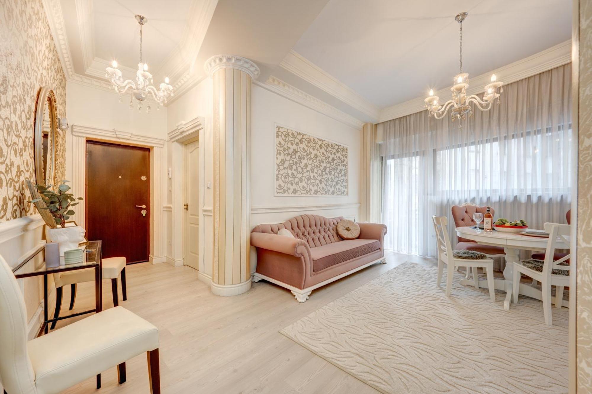 Beautiful 2BedFlatCismigiu view 4