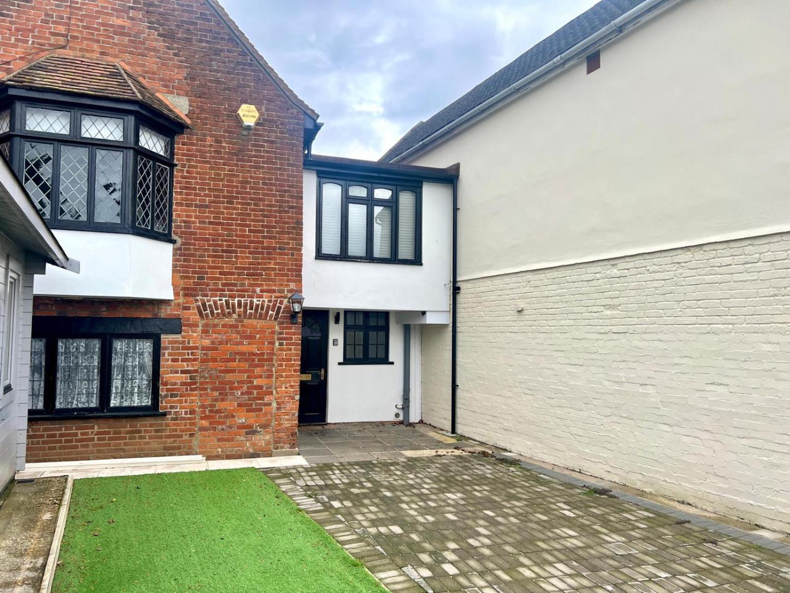 Duchess Apartments Modern 3Bedroom Apartment in Colchester Ideal for Long Stays, Relocations, Contractors, Secure Parking, WIFI view 2