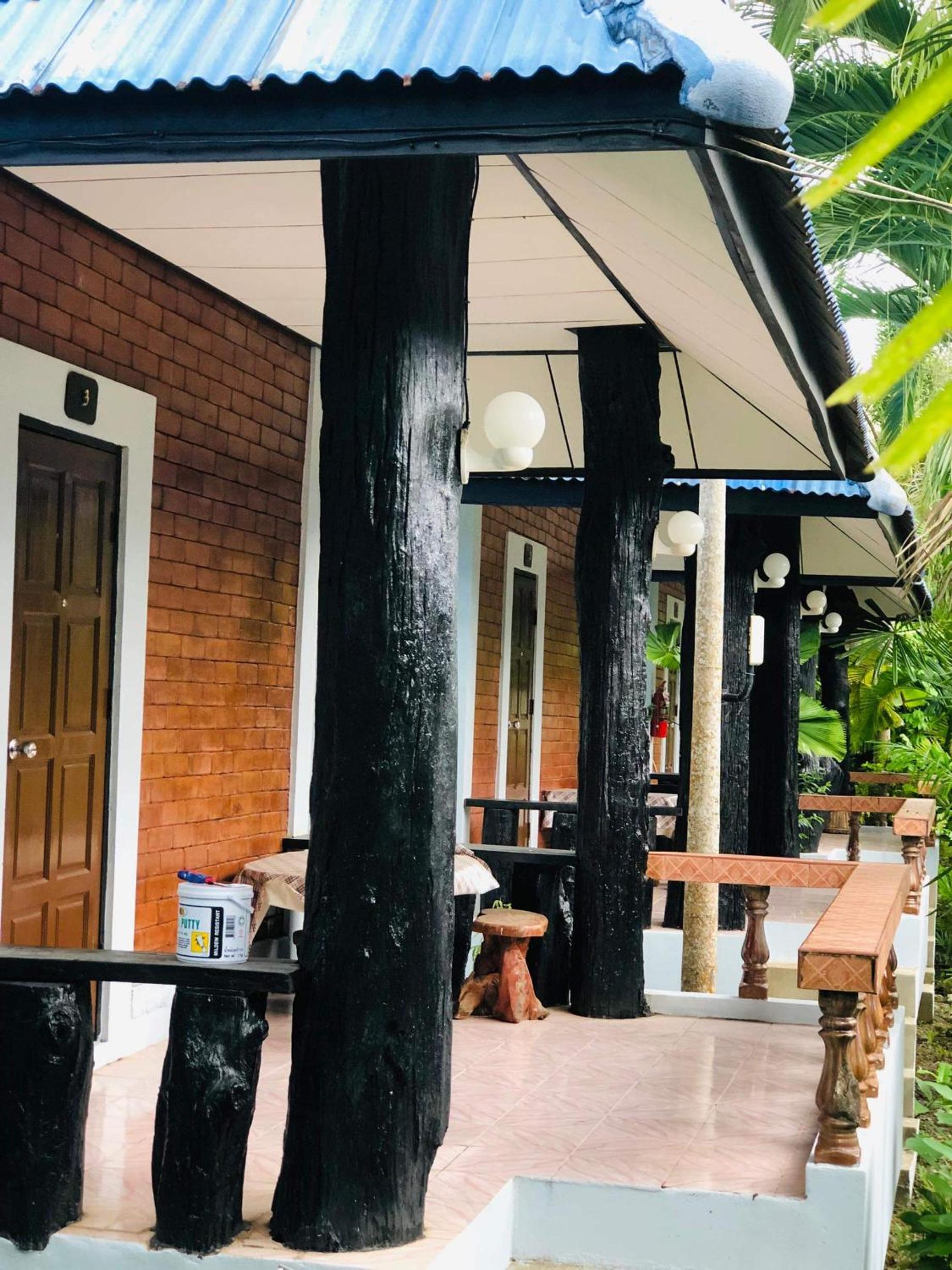 Lovely Lanta Resort