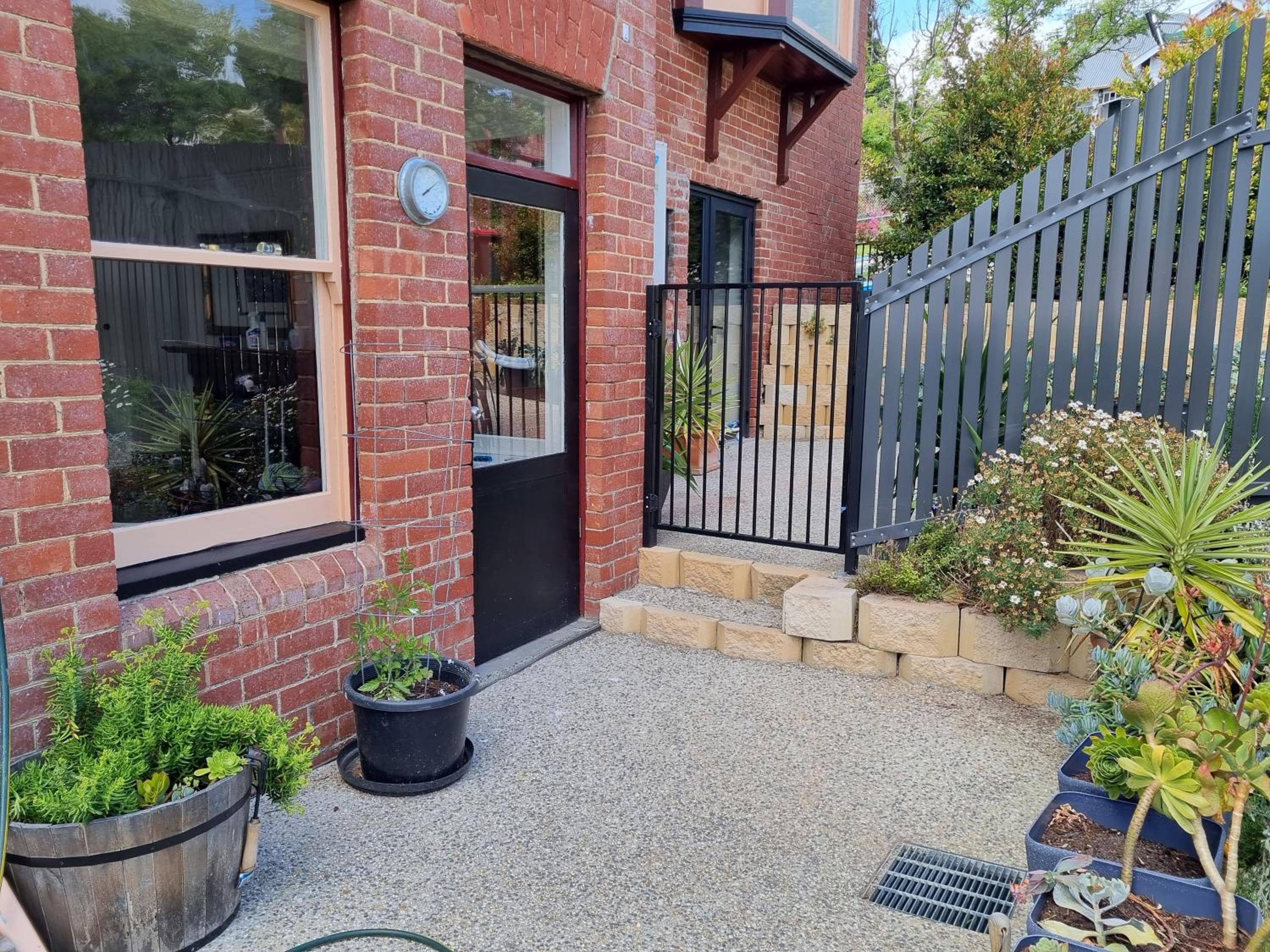 Lords Rest Apartment - Private and Central with Free Parking and Great WIFI