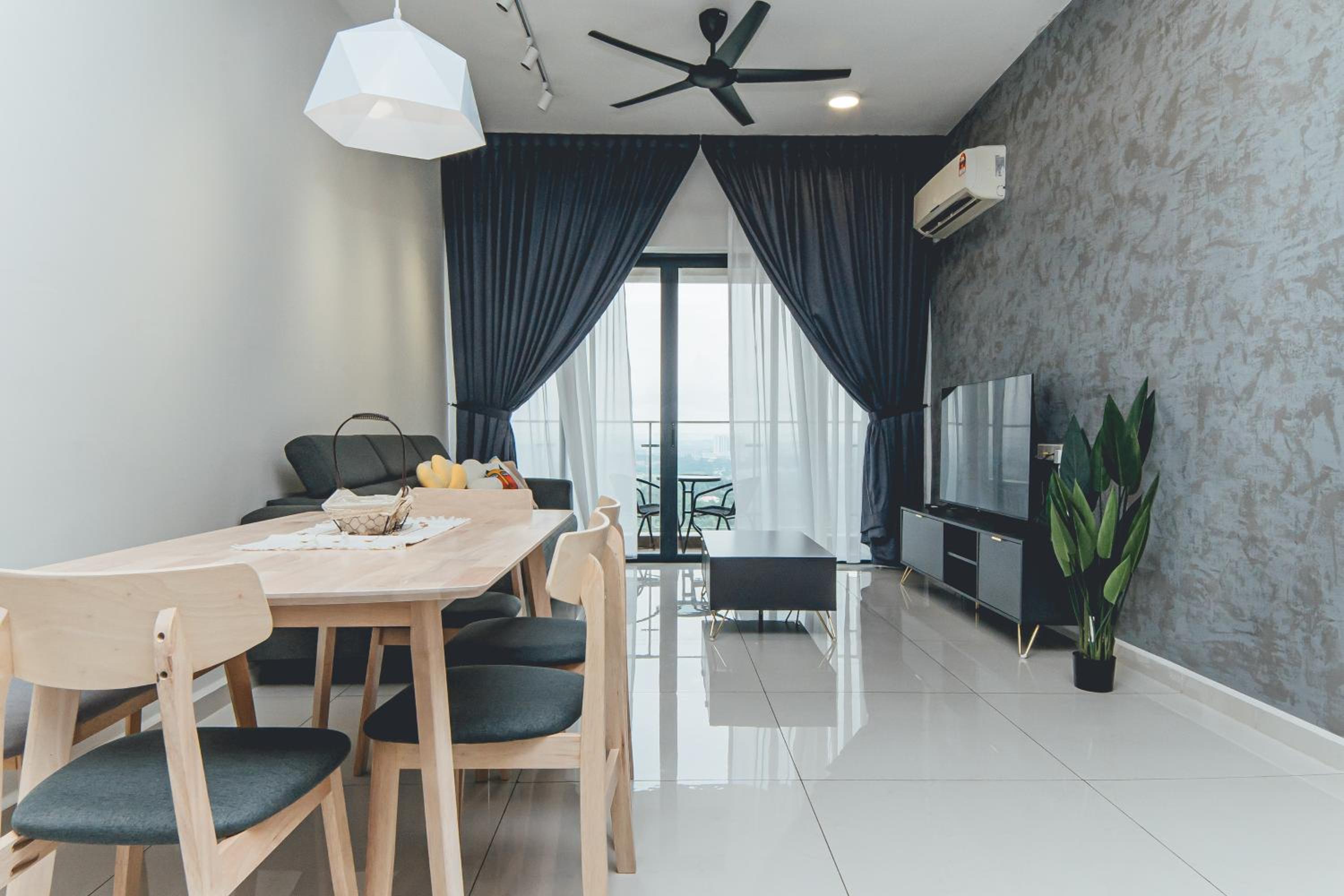 Tranquil Sea View Danga Bay 3BR 6pax by Our Stay