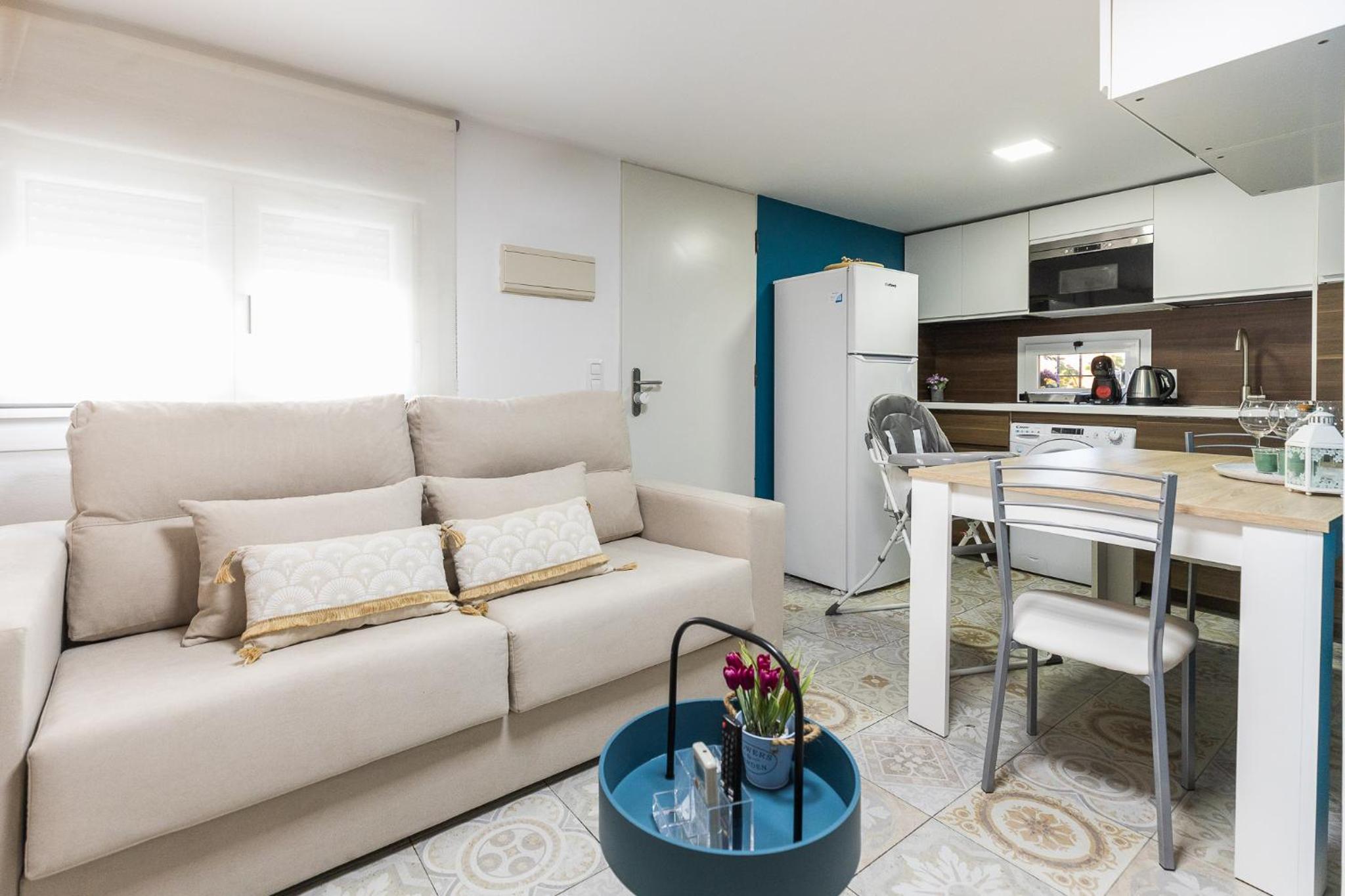 El Palo Beach House, Seaside Detached Duplex 20 Metres from the Beach, Málaga