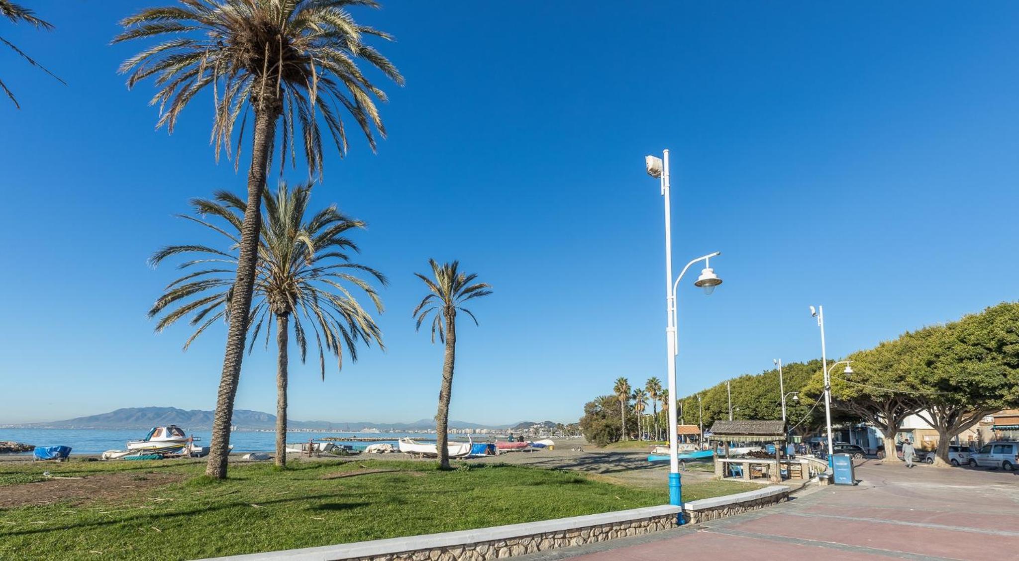 El Palo Beach House, Seaside Detached Duplex 20 Metres from the Beach, Málaga