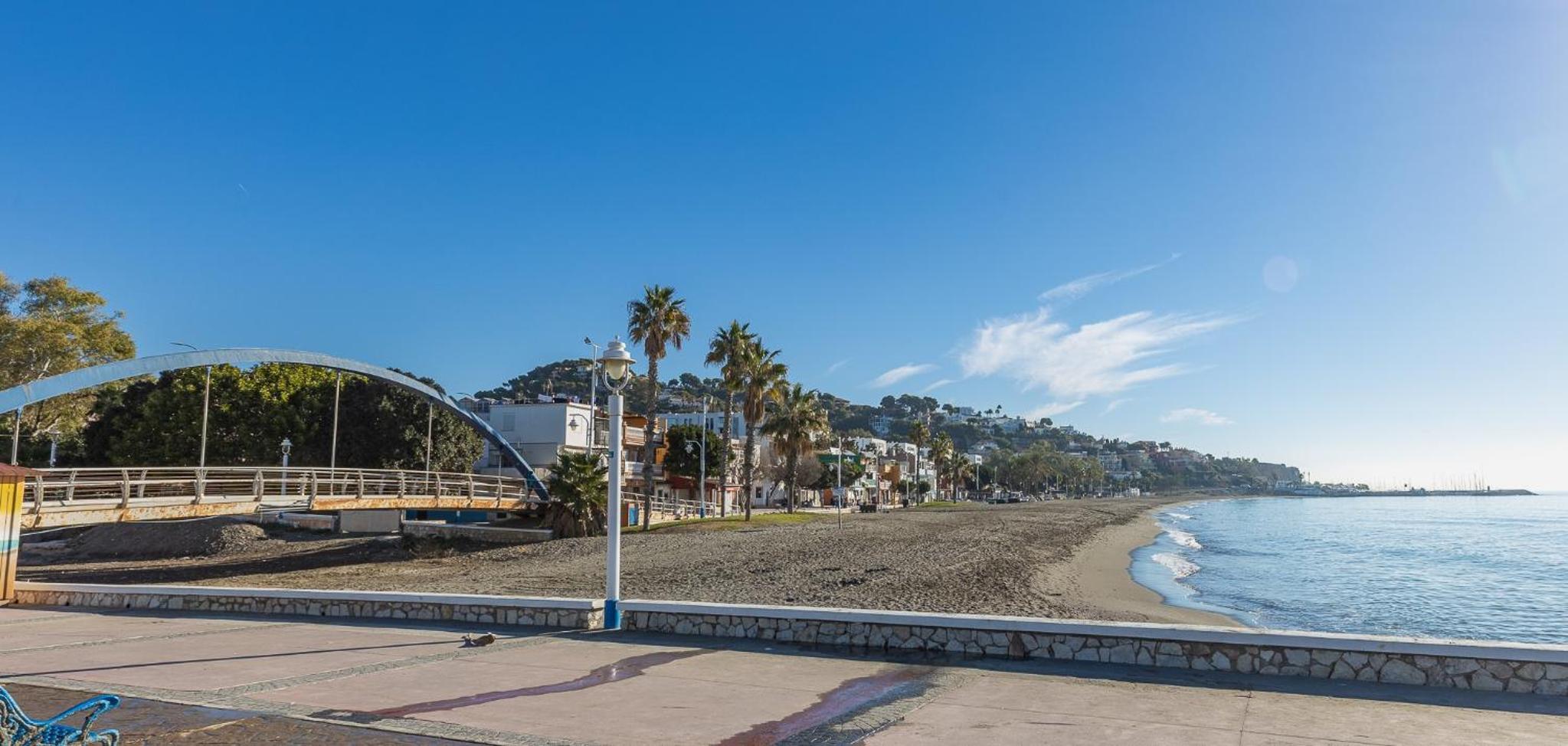 El Palo Beach House, Seaside Detached Duplex 20 Metres from the Beach, Málaga