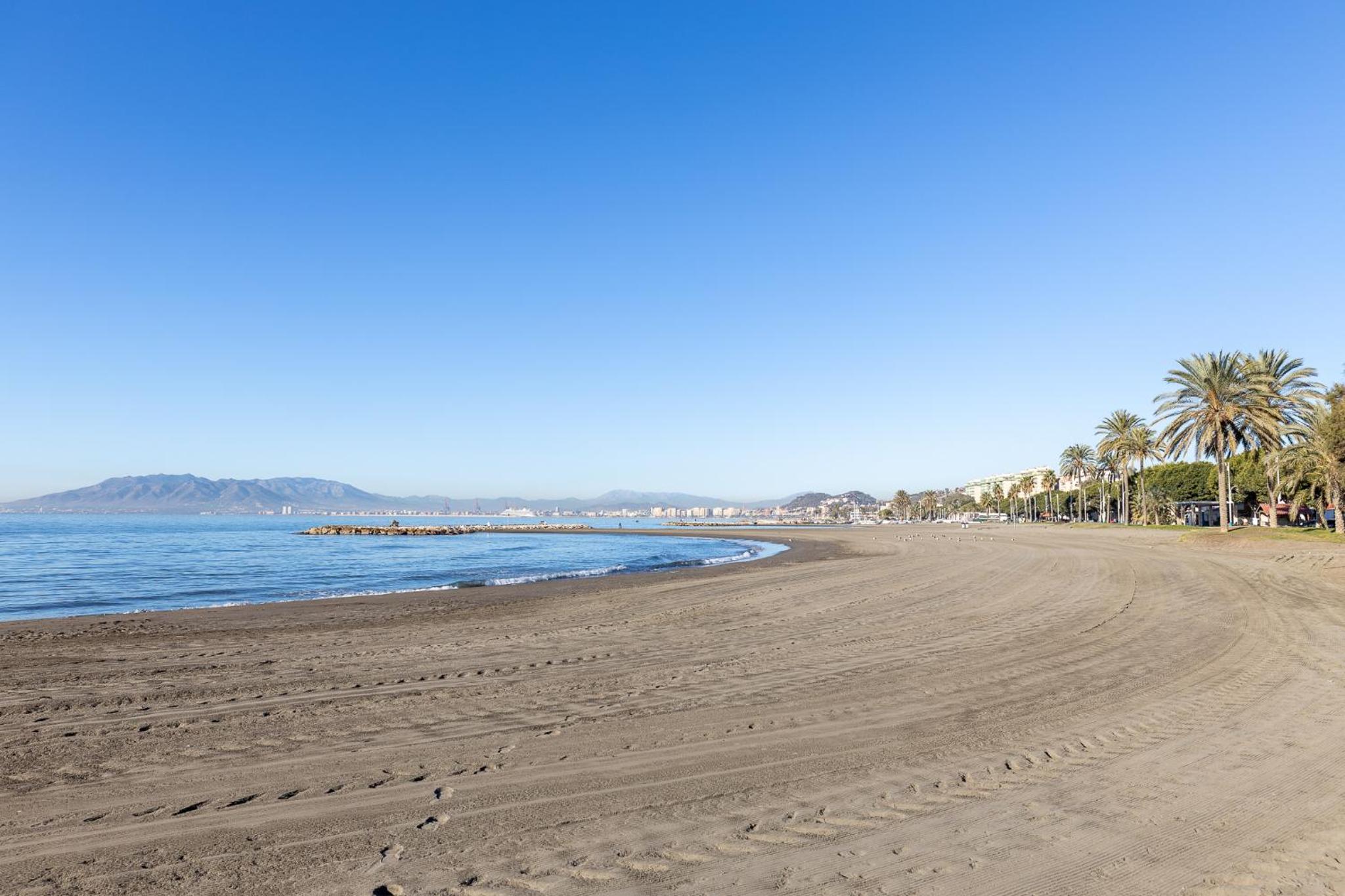 El Palo Beach House, Seaside Detached Duplex 20 Metres from the Beach, Málaga
