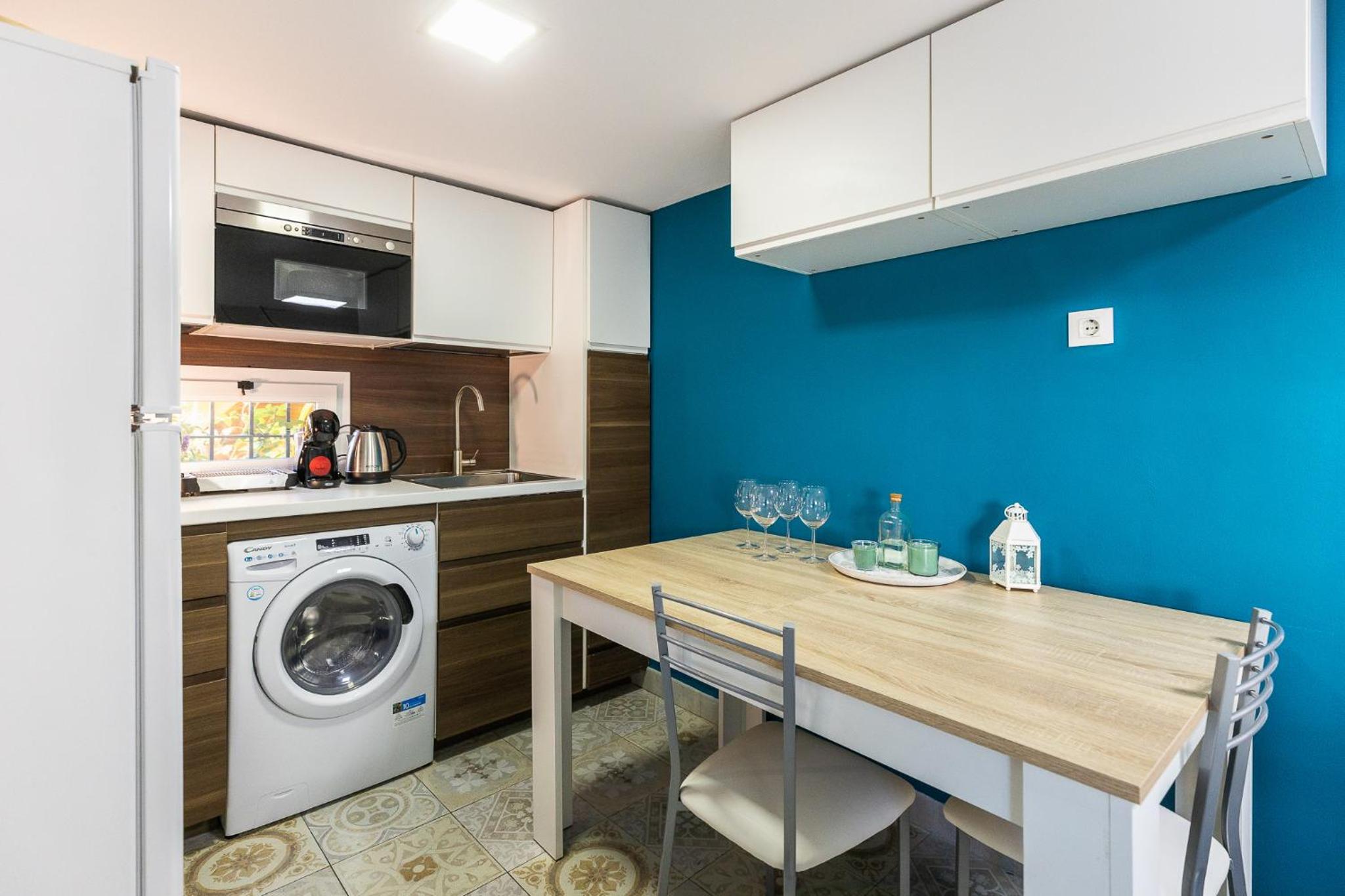 El Palo Beach House, Seaside Detached Duplex 20 Metres from the Beach, Málaga