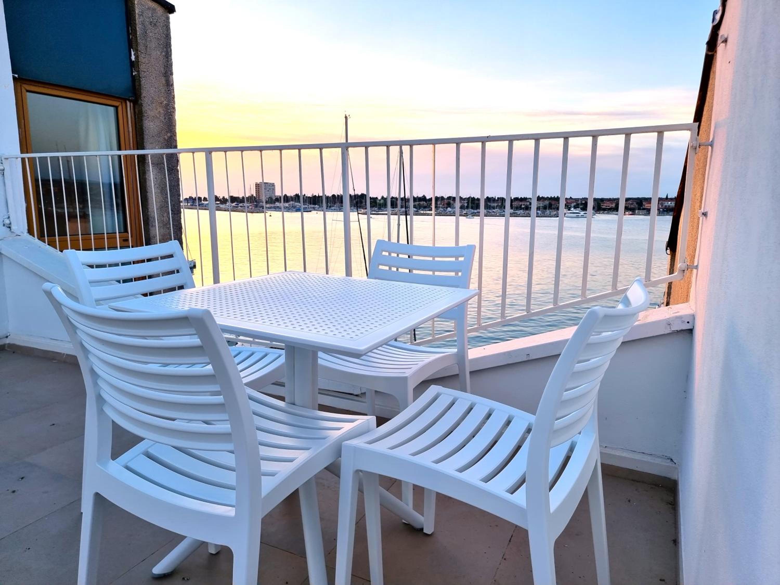 Umag apartment center seafront seaview old town 2