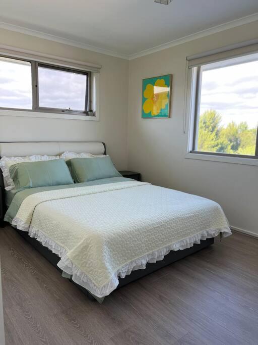 Stylish & Modern Townhouse in Canberra