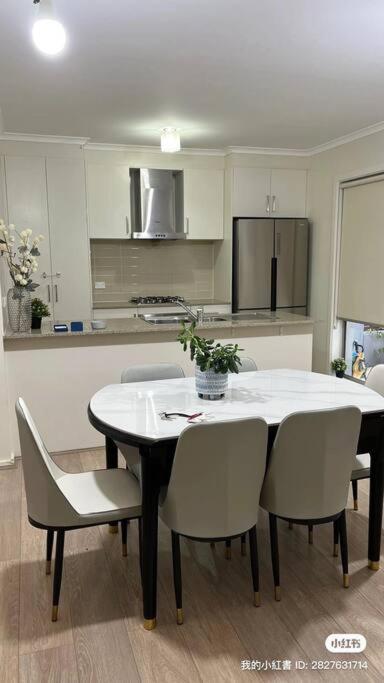 Stylish & Modern Townhouse in Canberra