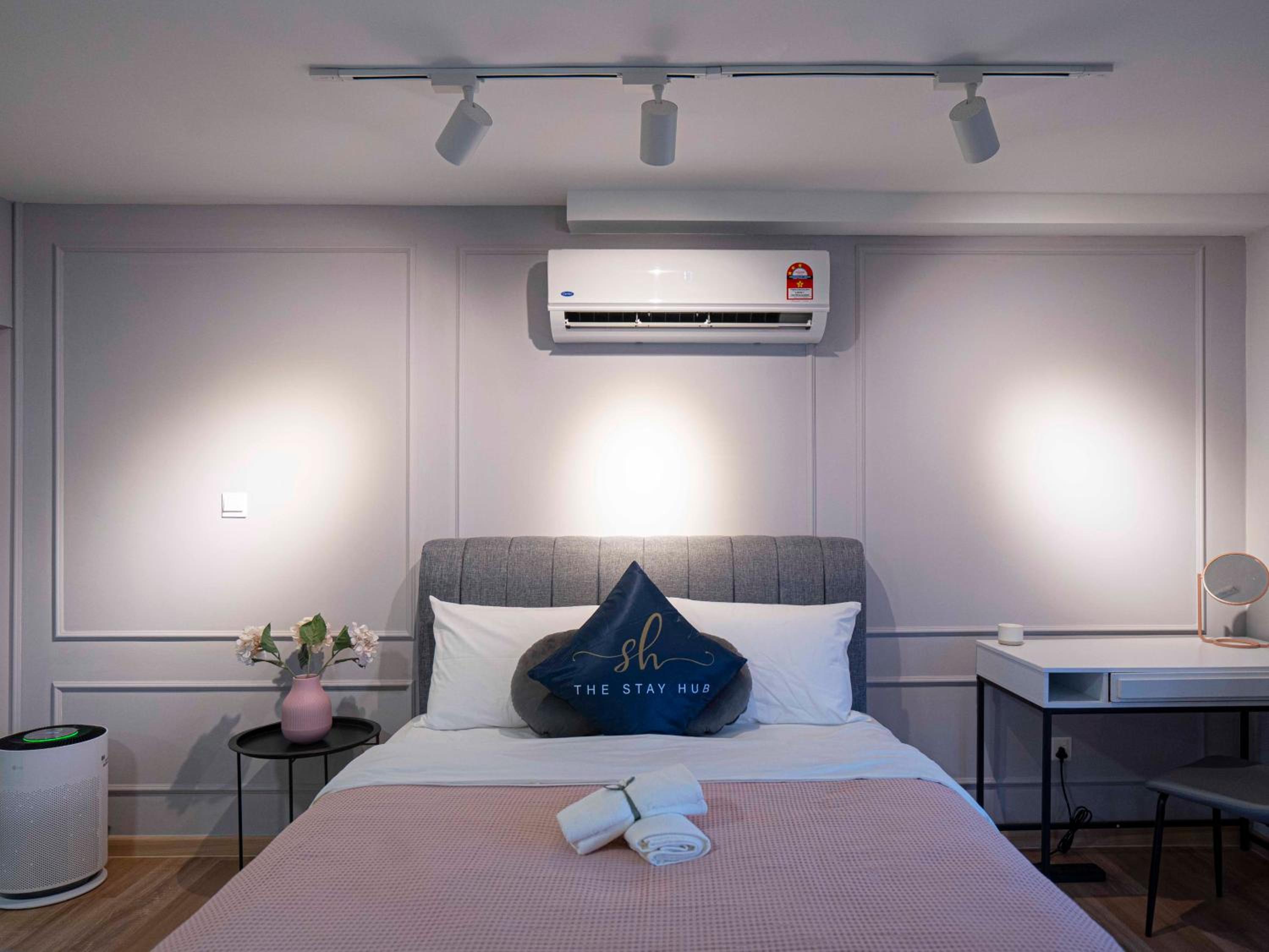 Arte Cheras Luxury Suites - Near TBS & MRT - Easy Access to TRX, Stadium -Bukit Jalil, KLCC- Free 1Parking