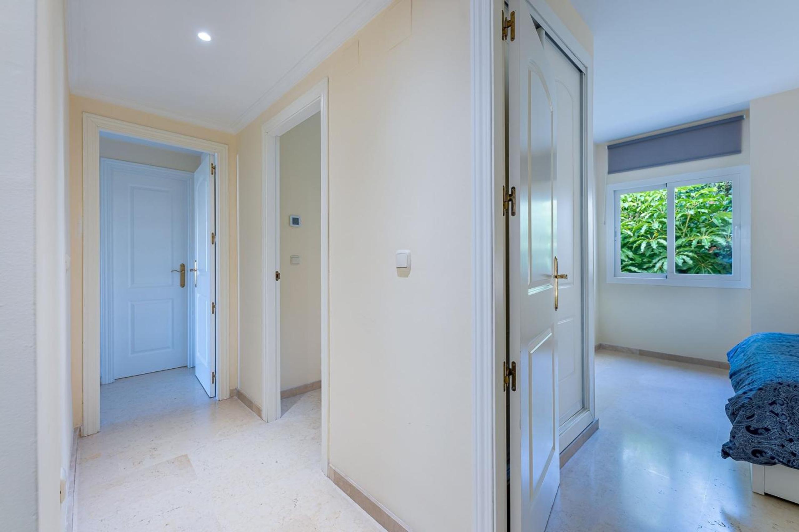 Green Hills Chic 3 Bed Apt Elviria, Marbella view 3
