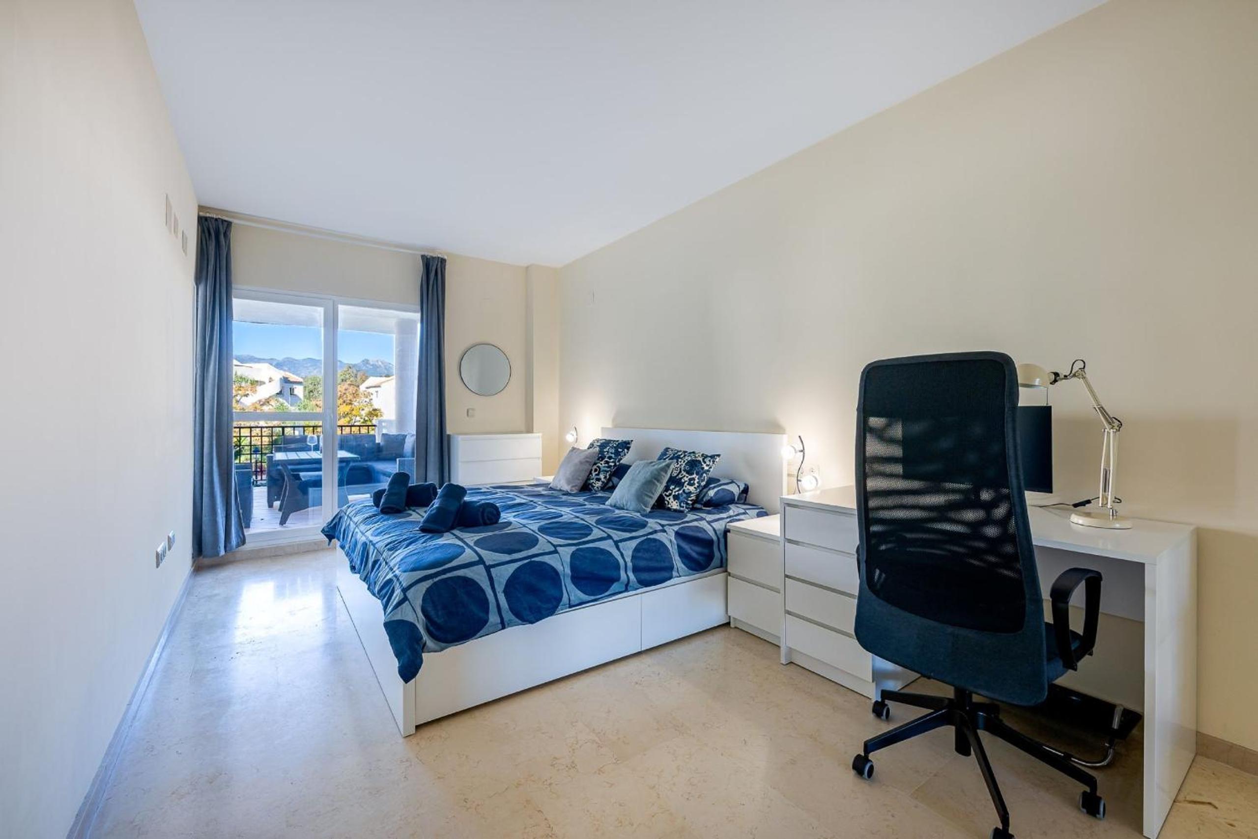 Green Hills Chic 3 Bed Apt Elviria, Marbella view 4