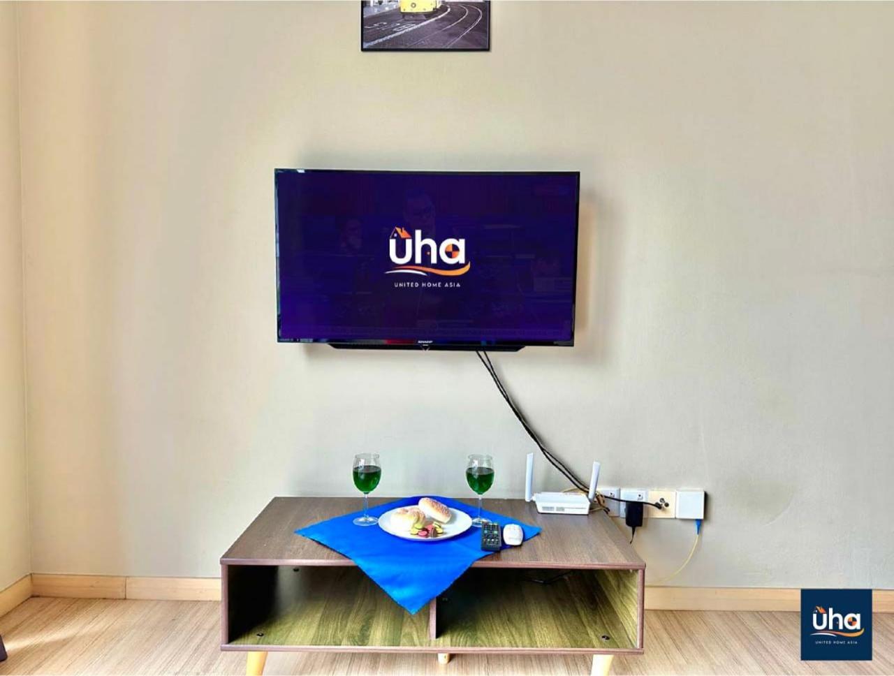 Cube 8 Teens Taman Mount Austin Apartment by UHA