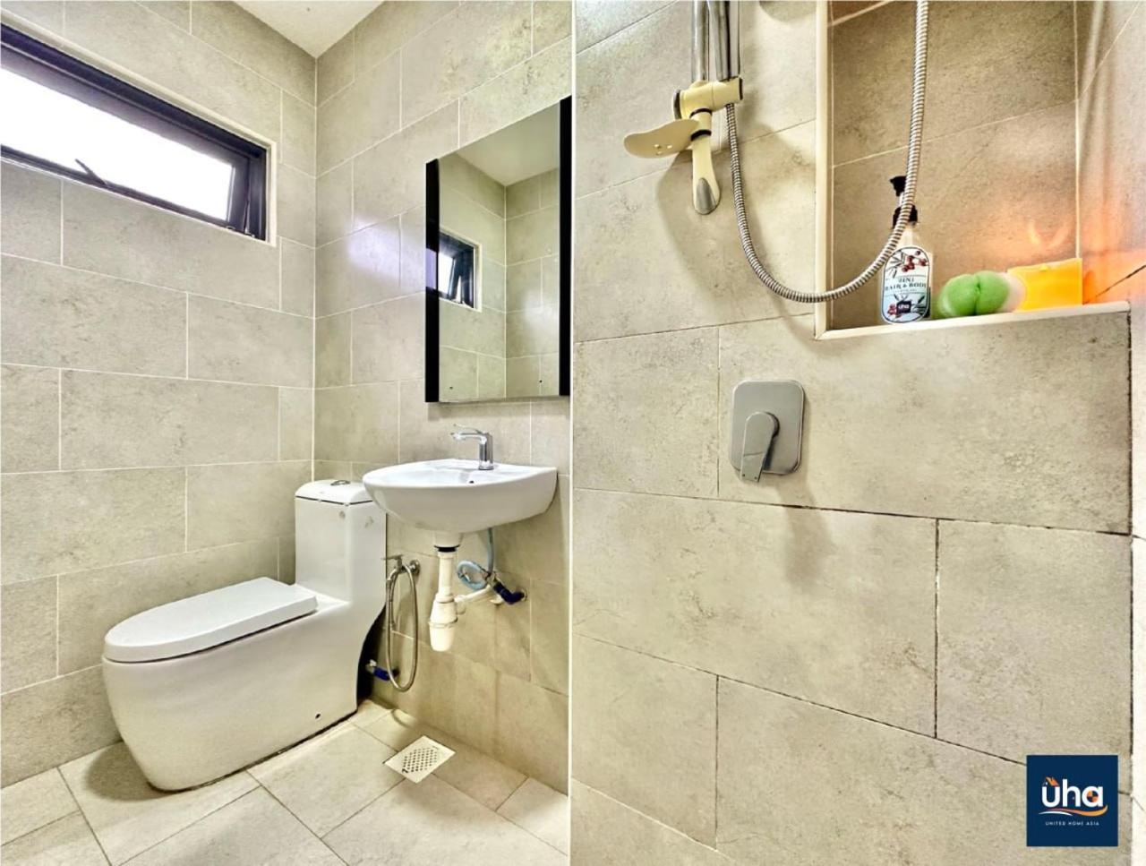 Cube 8 Teens Taman Mount Austin Apartment by UHA