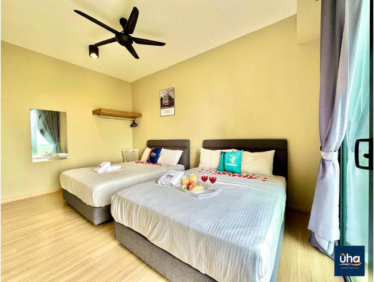 Cube 8 Teens Taman Mount Austin Apartment by UHA