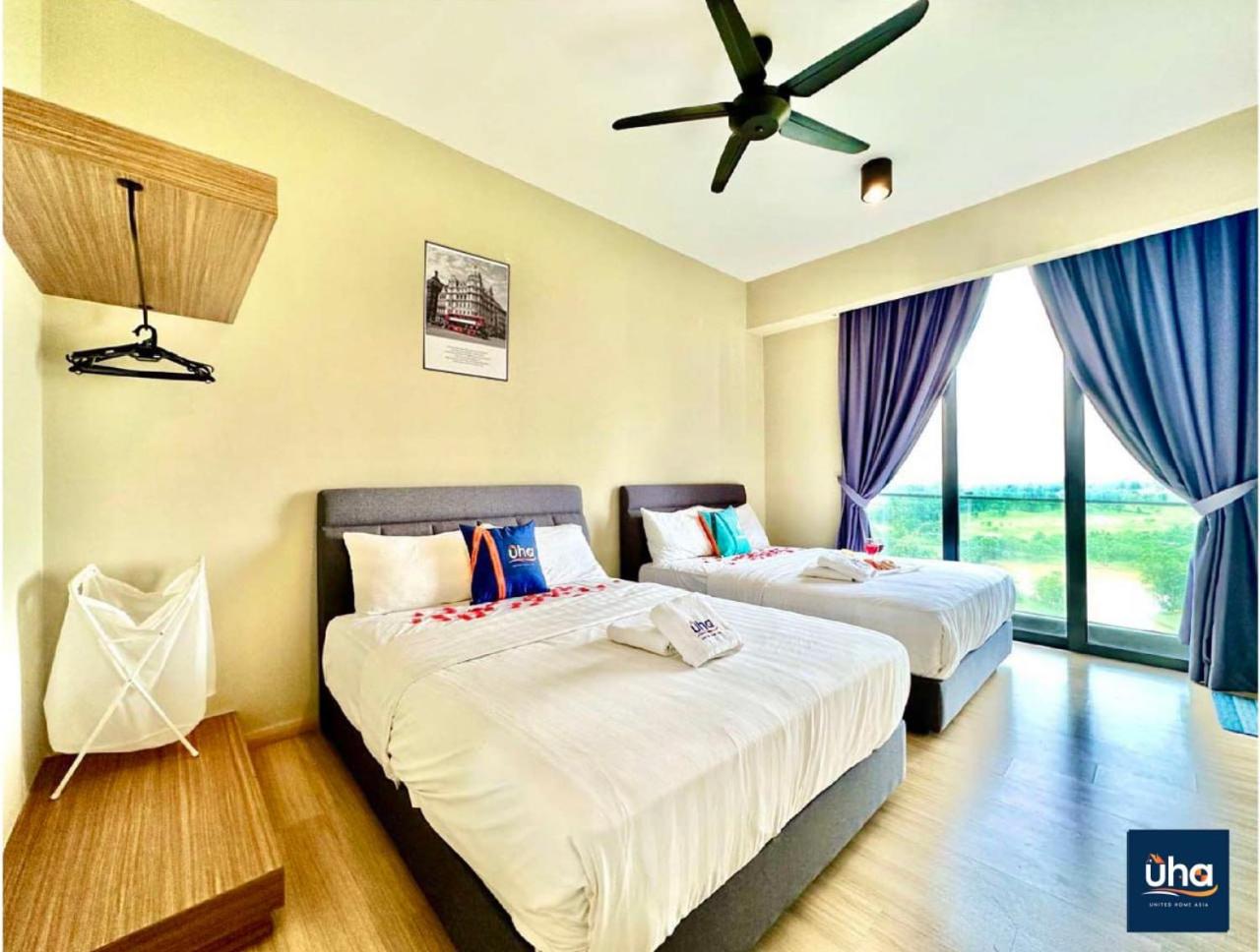 Cube 8 Teens Taman Mount Austin Apartment by UHA