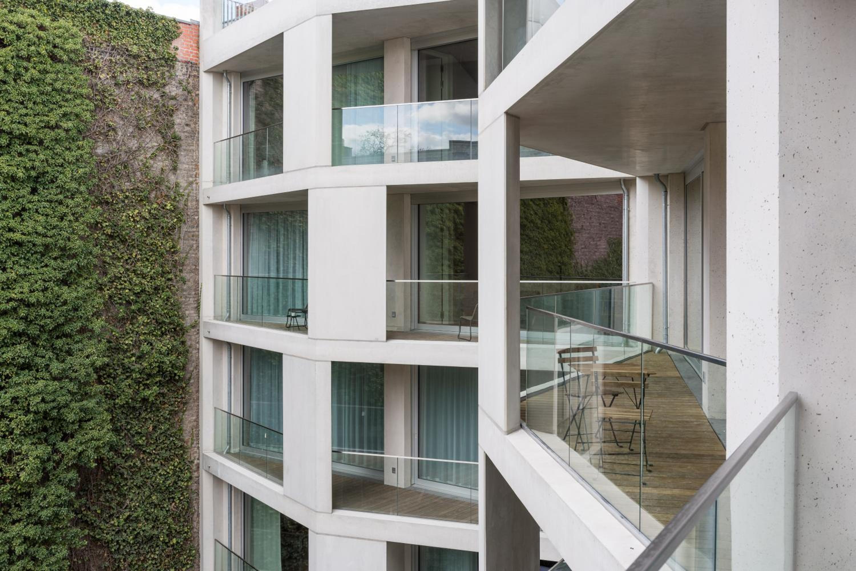 Carlotta Apartments