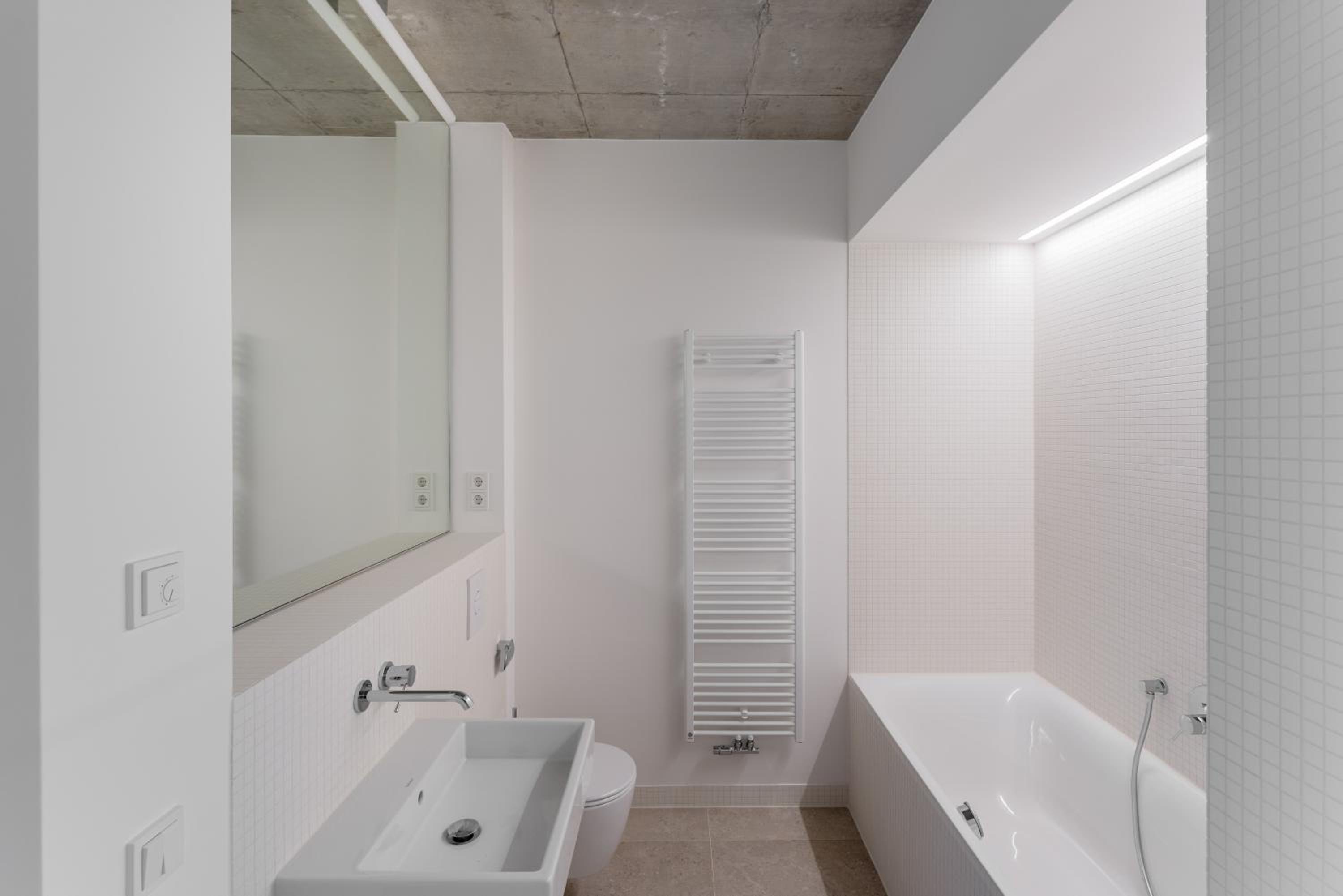 Carlotta Apartments