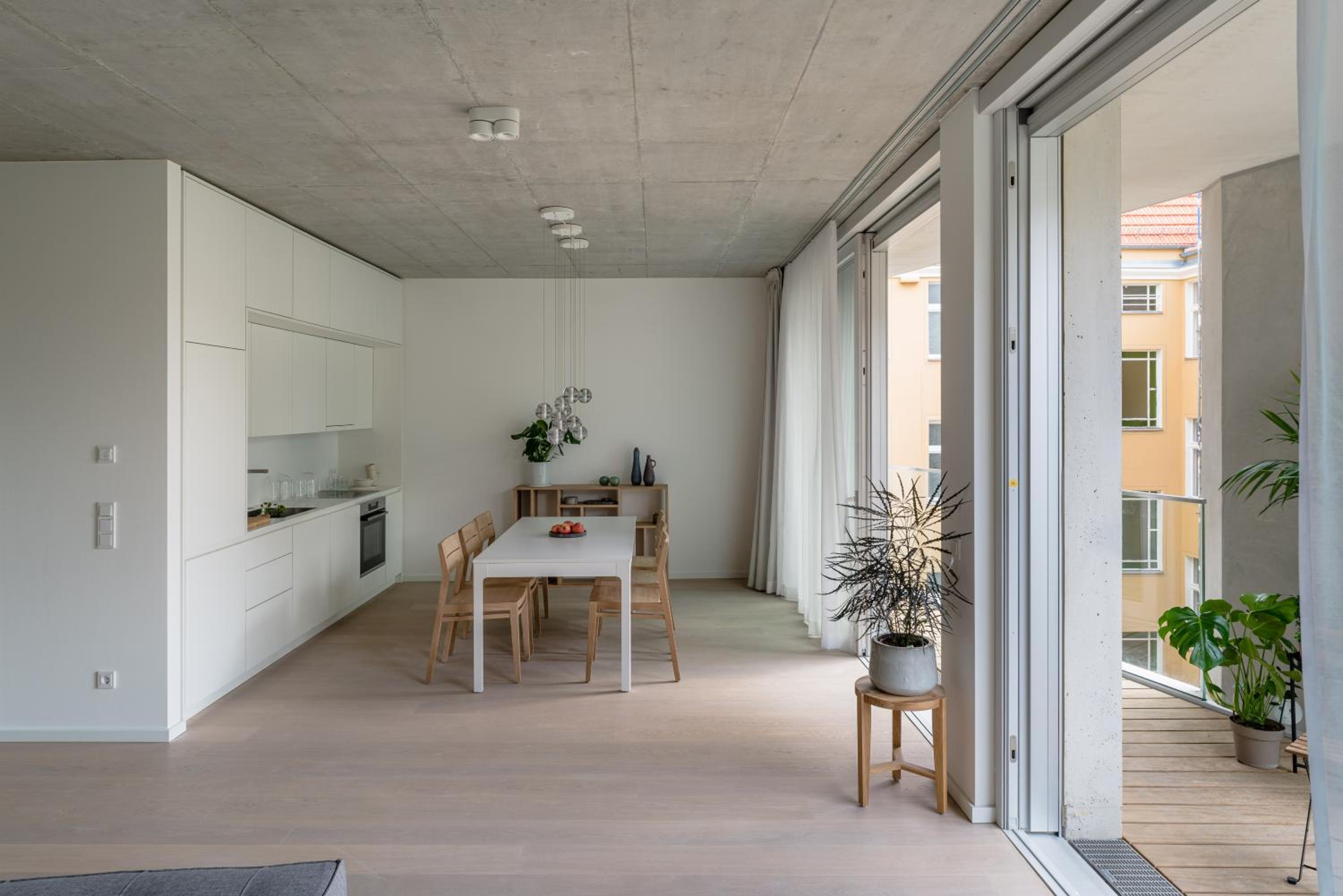Carlotta Apartments