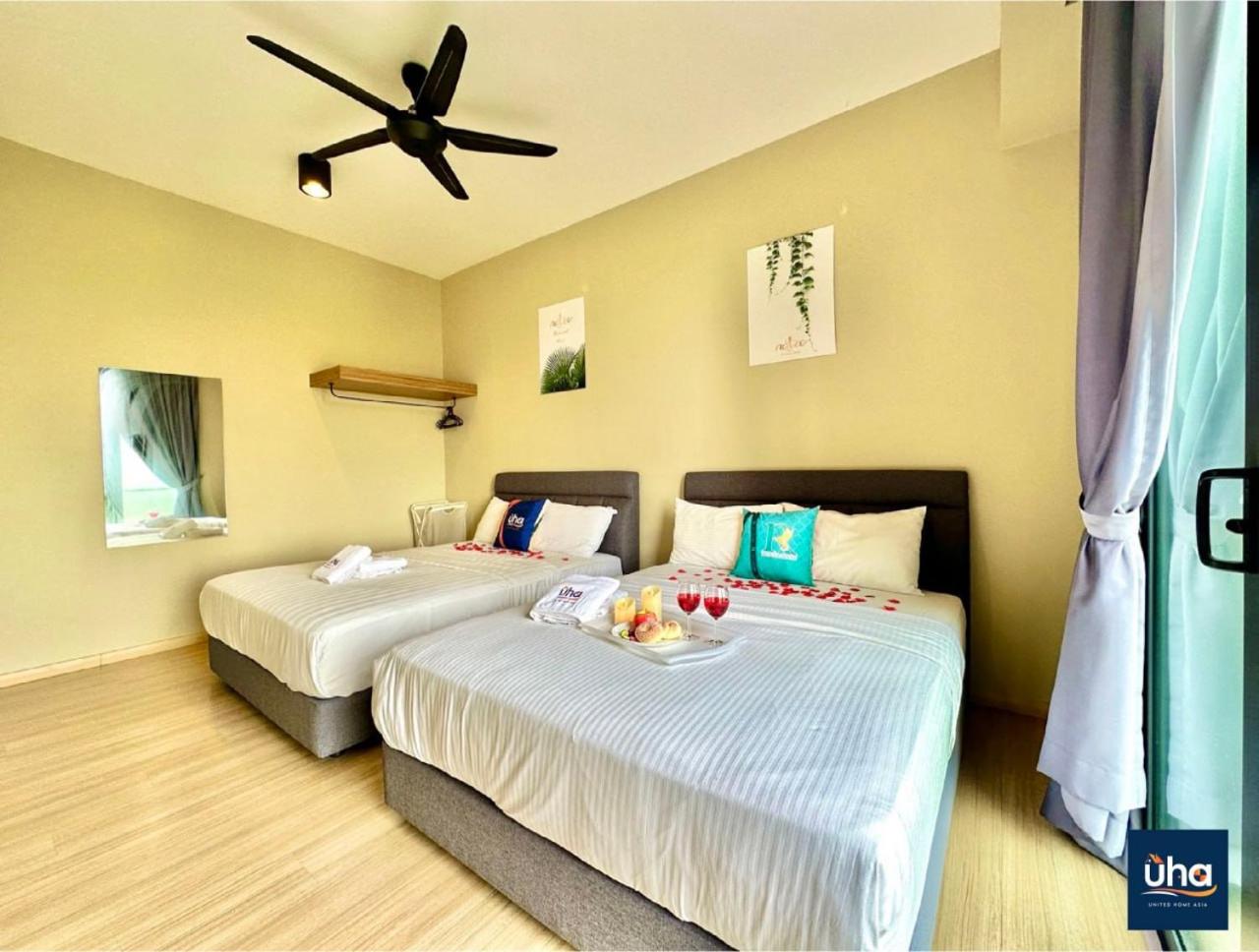 Cube 8 Teens Taman Mount Austin Apartment by UHA