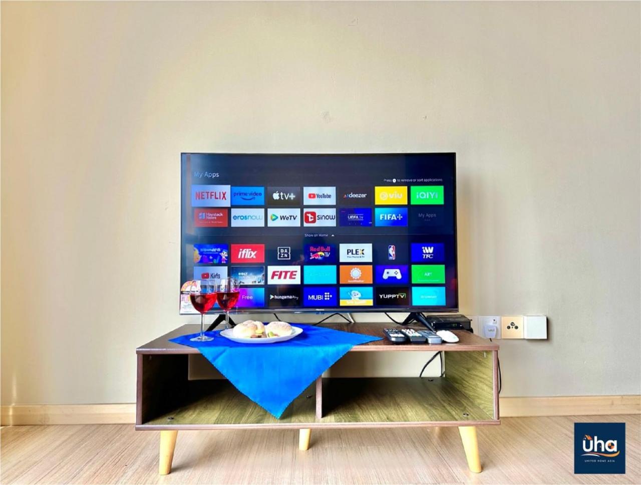Cube 8 Teens Taman Mount Austin Apartment by UHA