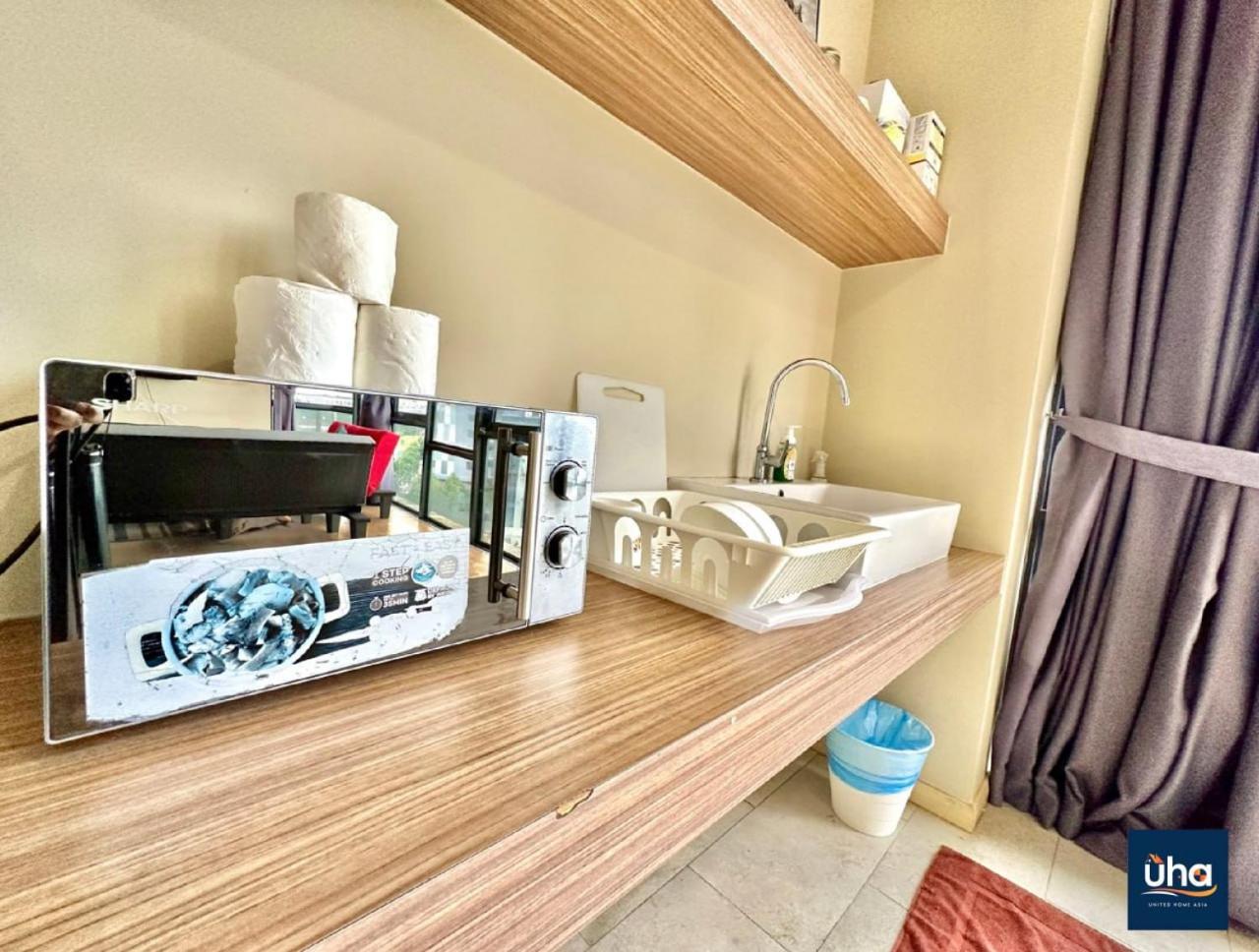 Cube 8 Teens Taman Mount Austin Apartment by UHA