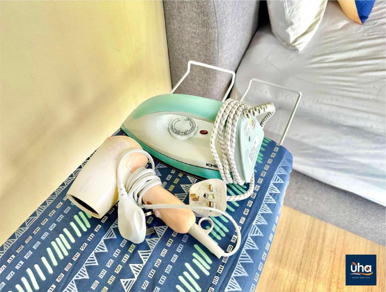 Cube 8 Teens Taman Mount Austin Apartment by UHA