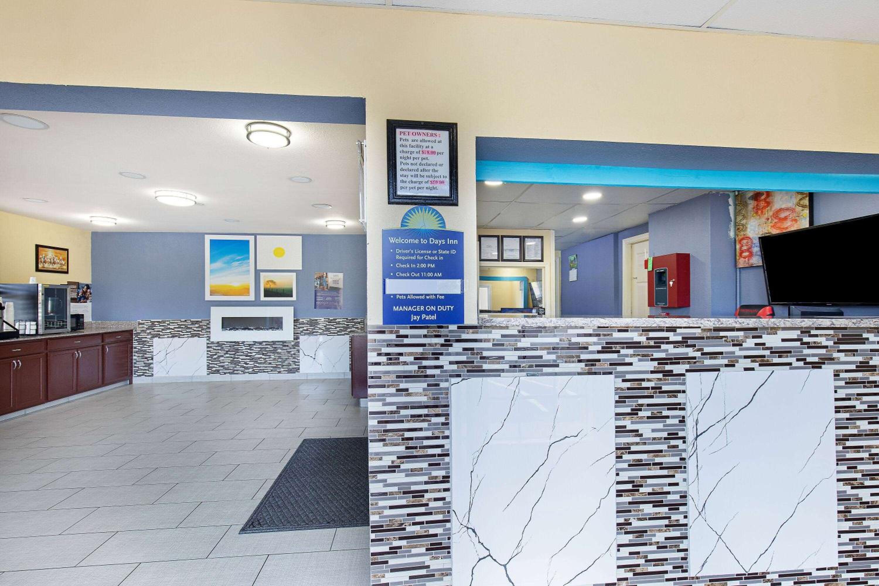 Days Inn by Wyndham Holladay view 3
