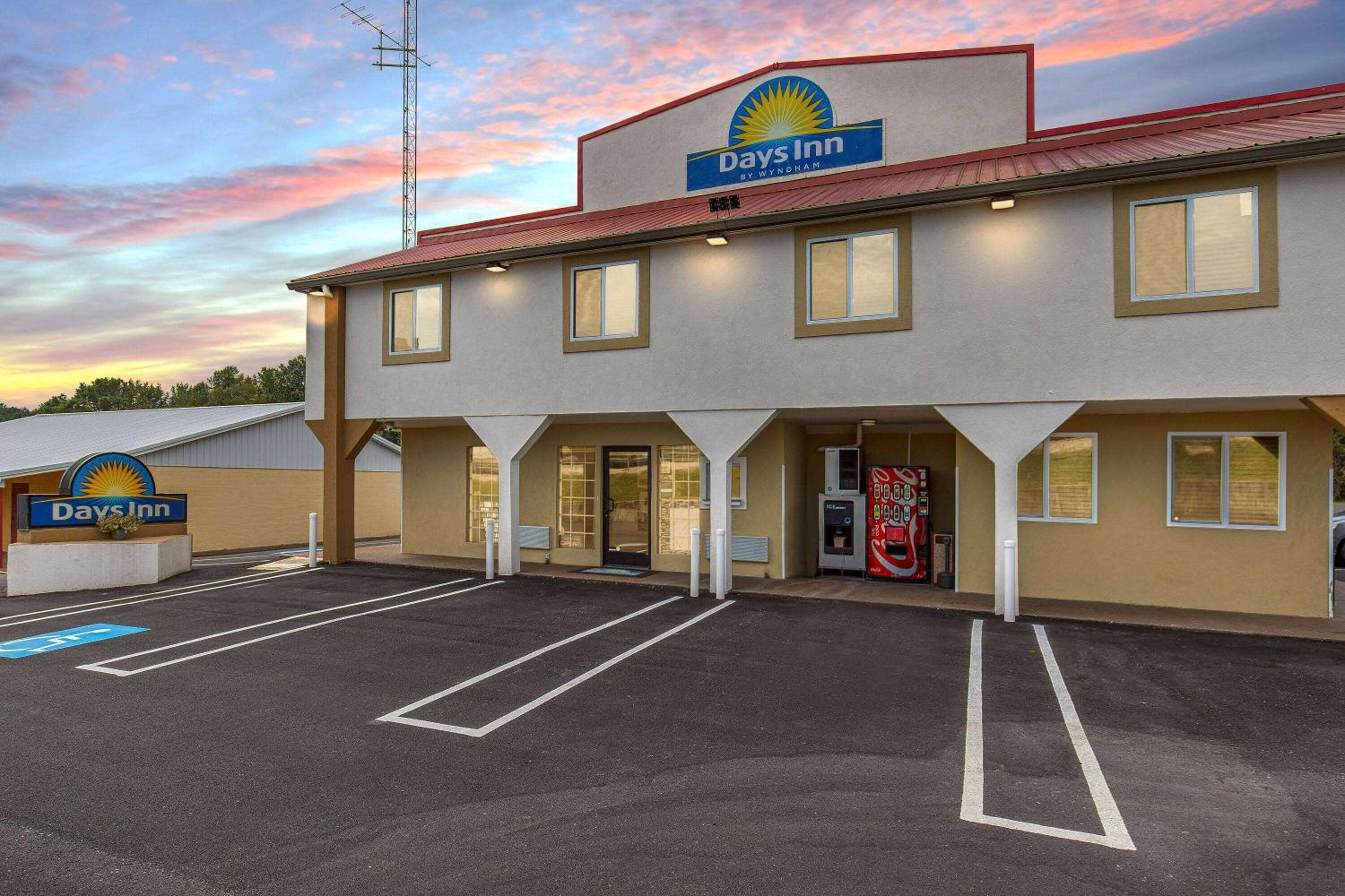 Days Inn by Wyndham Holladay view 2