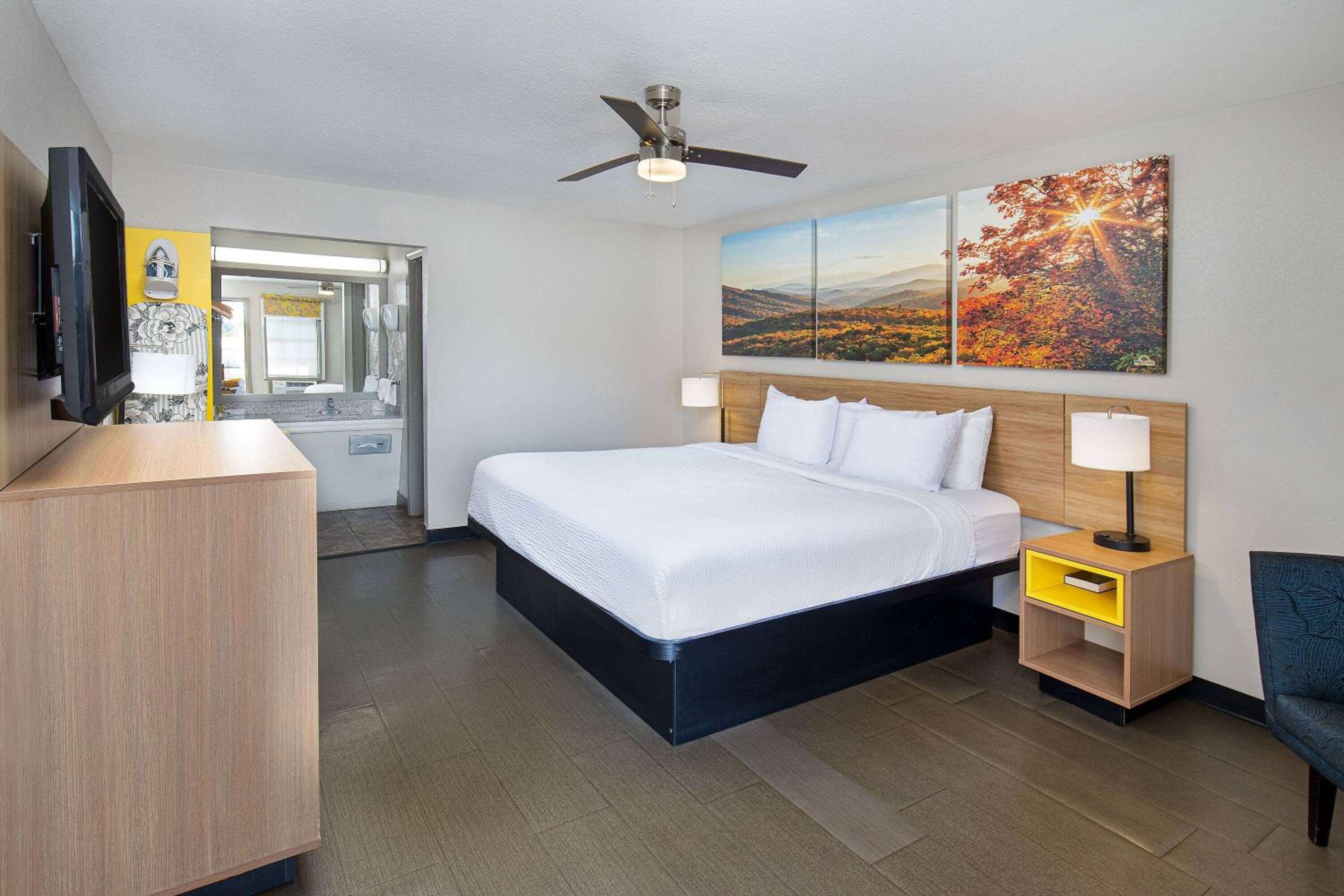 Days Inn by Wyndham Holladay view 5