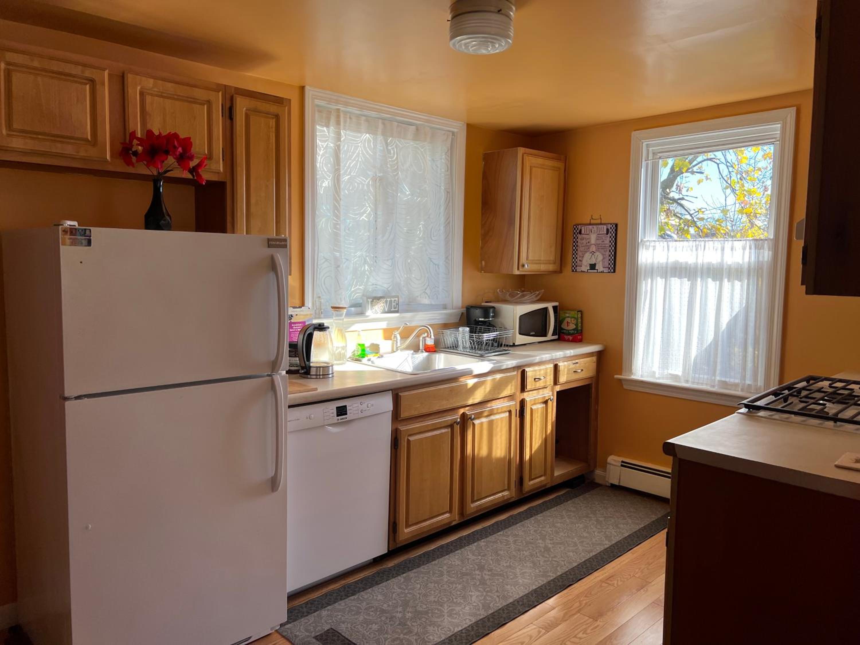 Beautiful 2-Bedroom, 2-Bath Townhouse photo 5