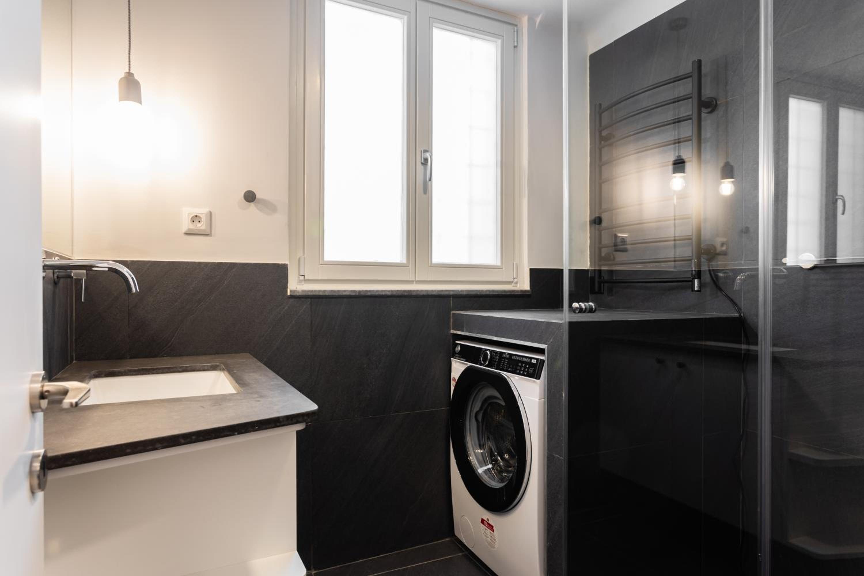 Elysian Apartments in Plaka by UPSTREET